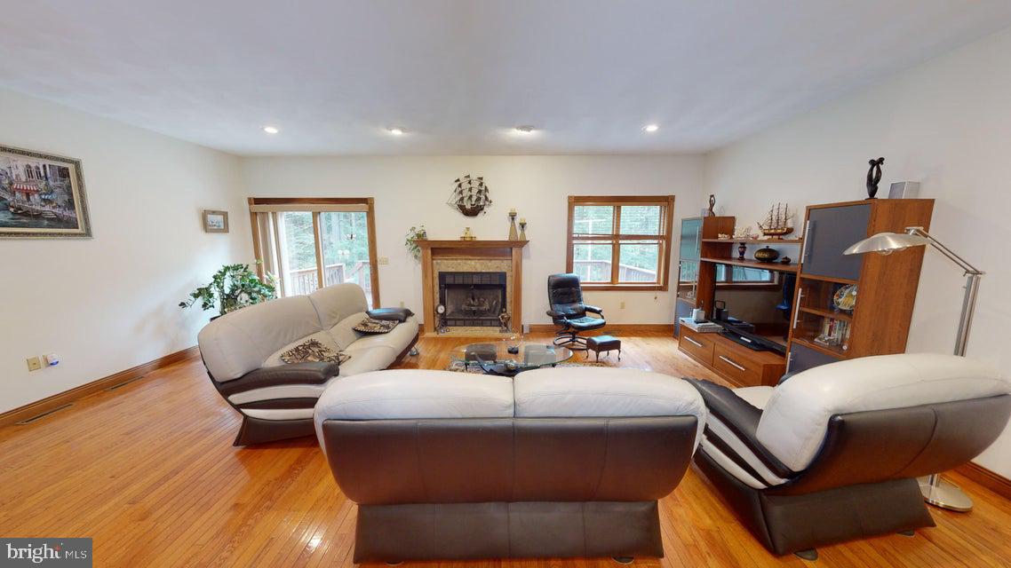 TREASURE LAKE - Residential