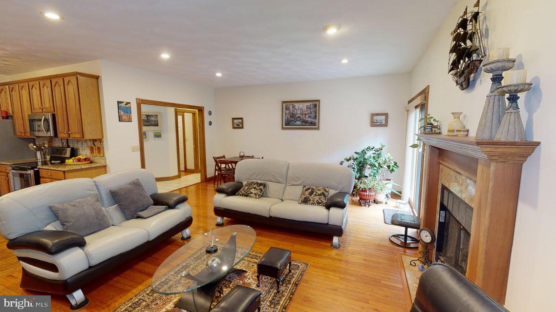 TREASURE LAKE - Residential