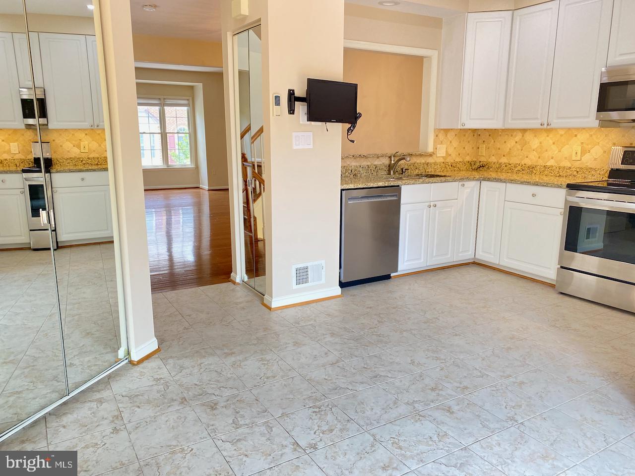 WHITLEY PARK CONDOMINIUM - Residential Lease