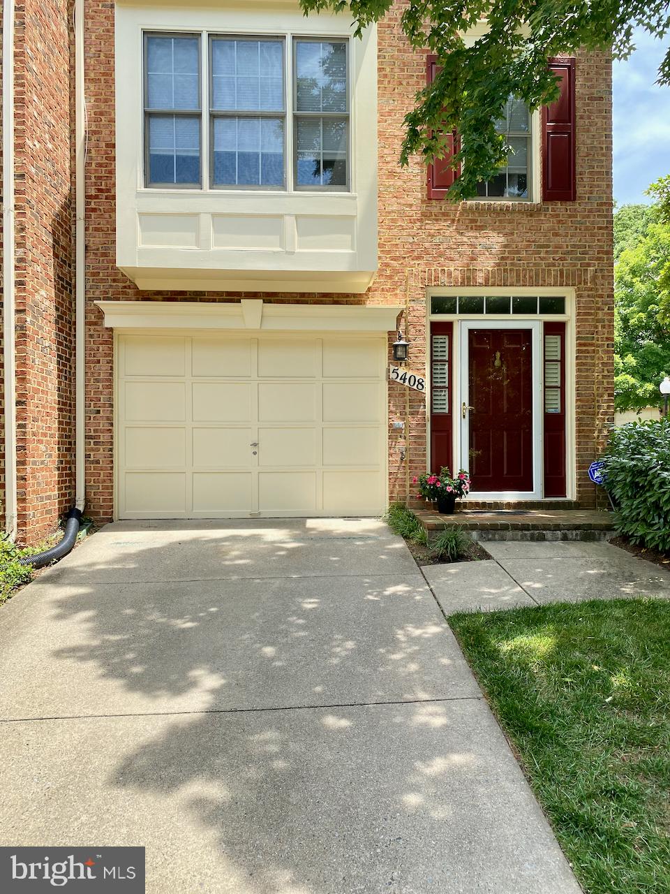 WHITLEY PARK CONDOMINIUM - Residential Lease