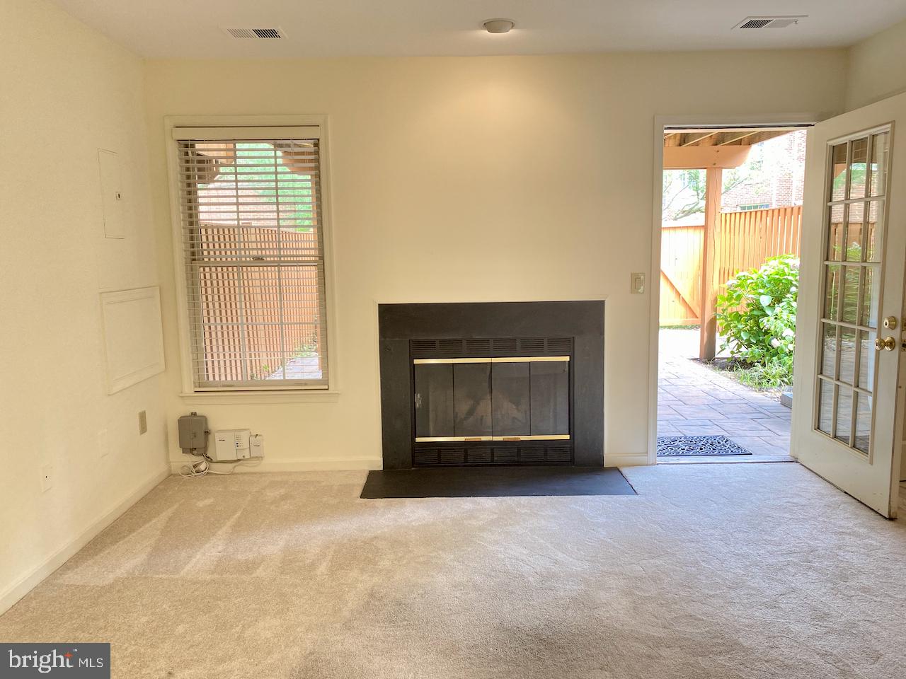 WHITLEY PARK CONDOMINIUM - Residential Lease