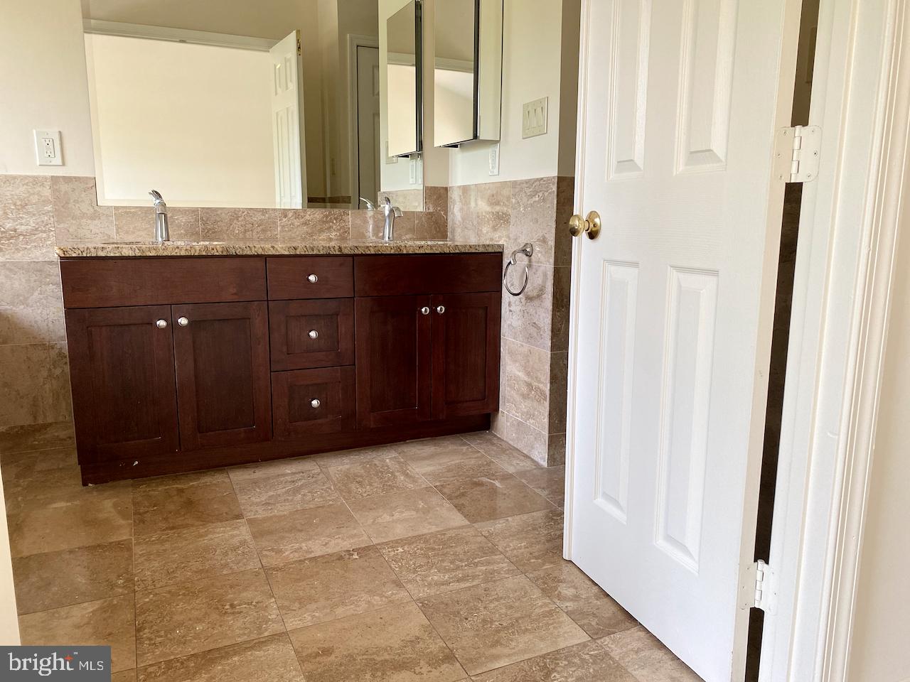 WHITLEY PARK CONDOMINIUM - Residential Lease