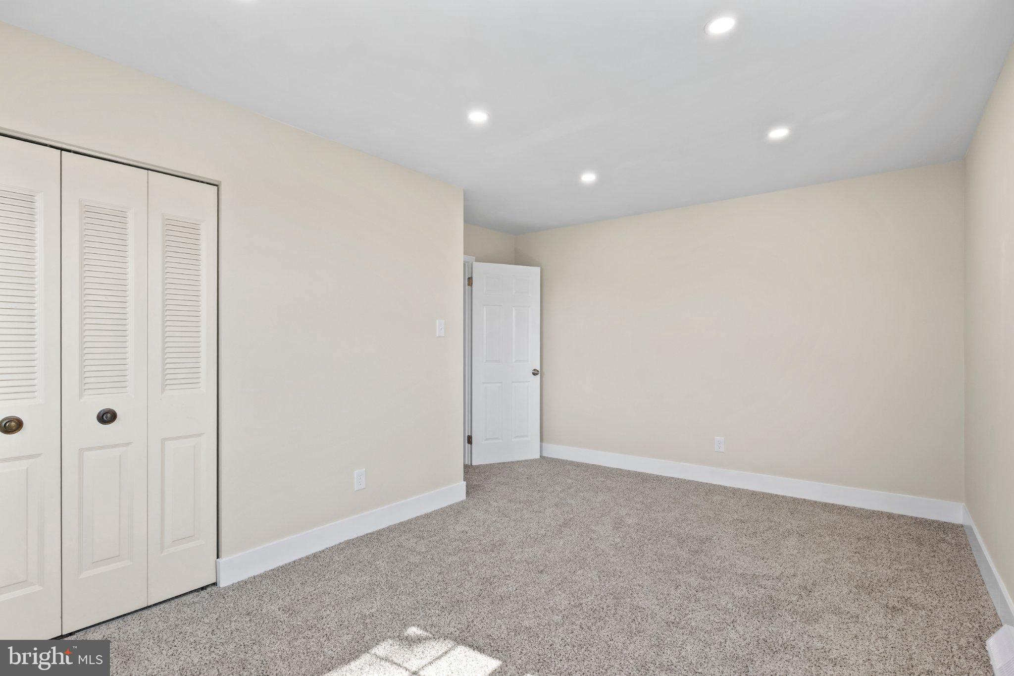 FOX CHASE - Residential