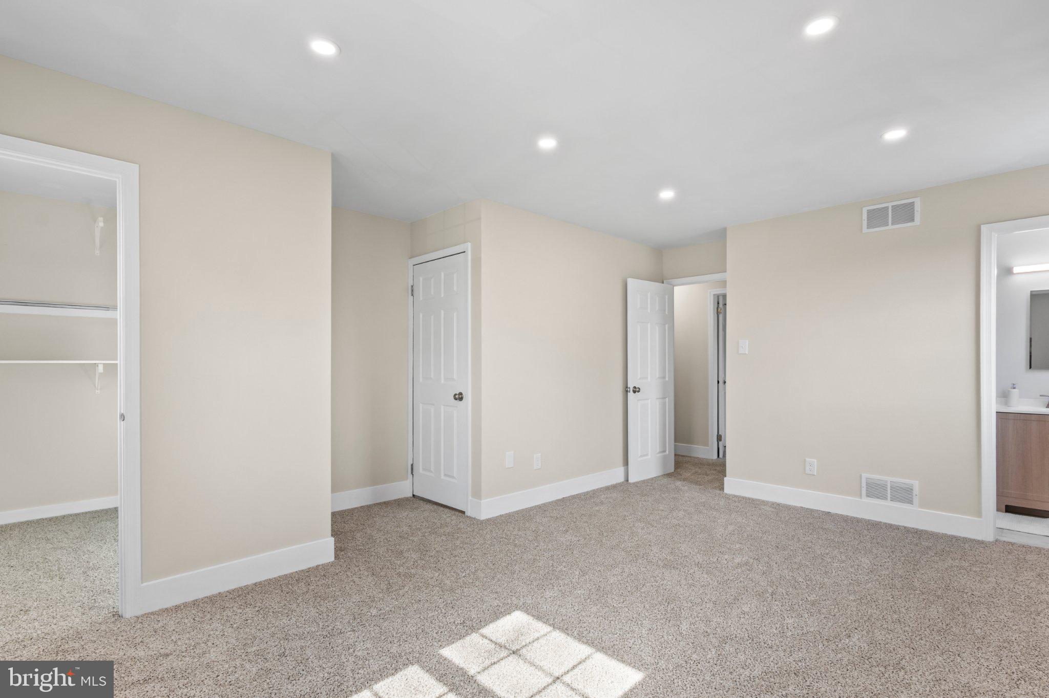 FOX CHASE - Residential