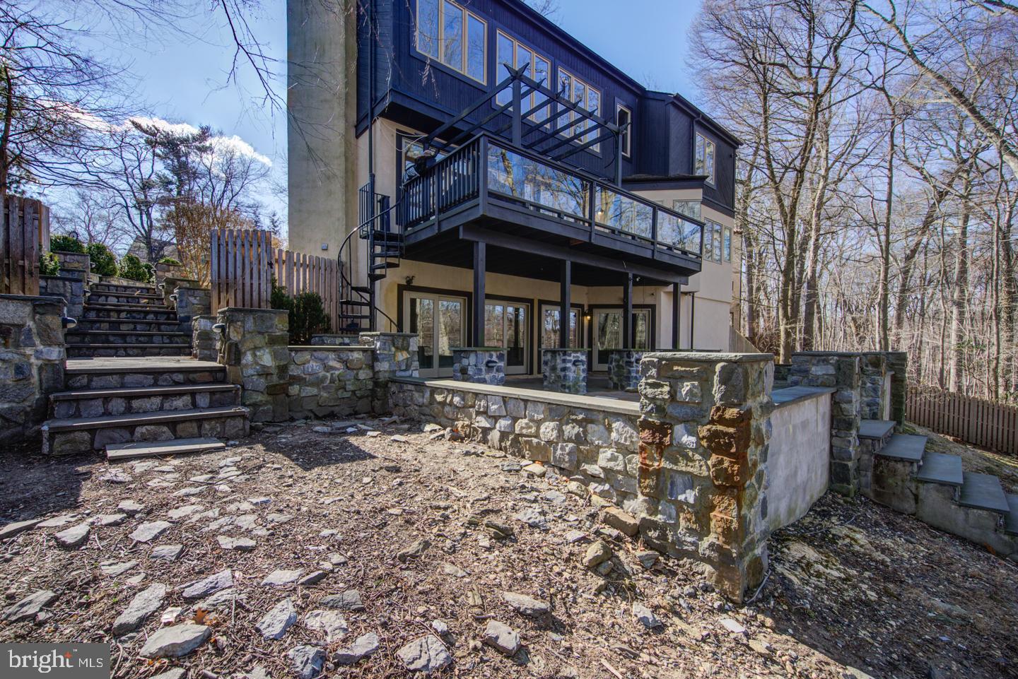 CHESTNUT HILL - Residential