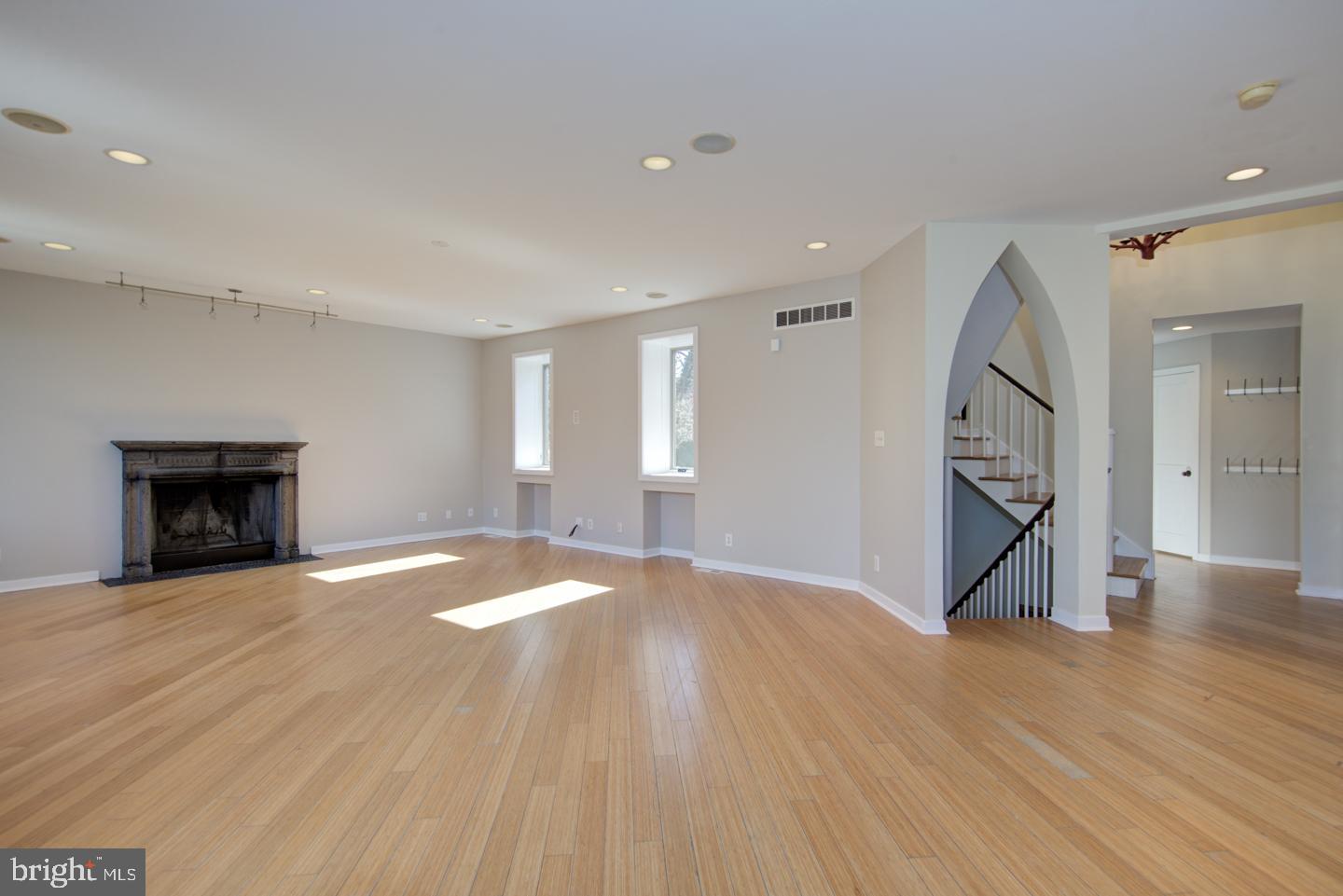 CHESTNUT HILL - Residential