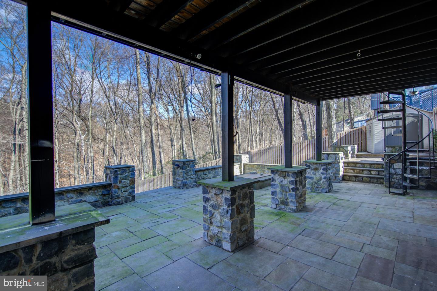 CHESTNUT HILL - Residential