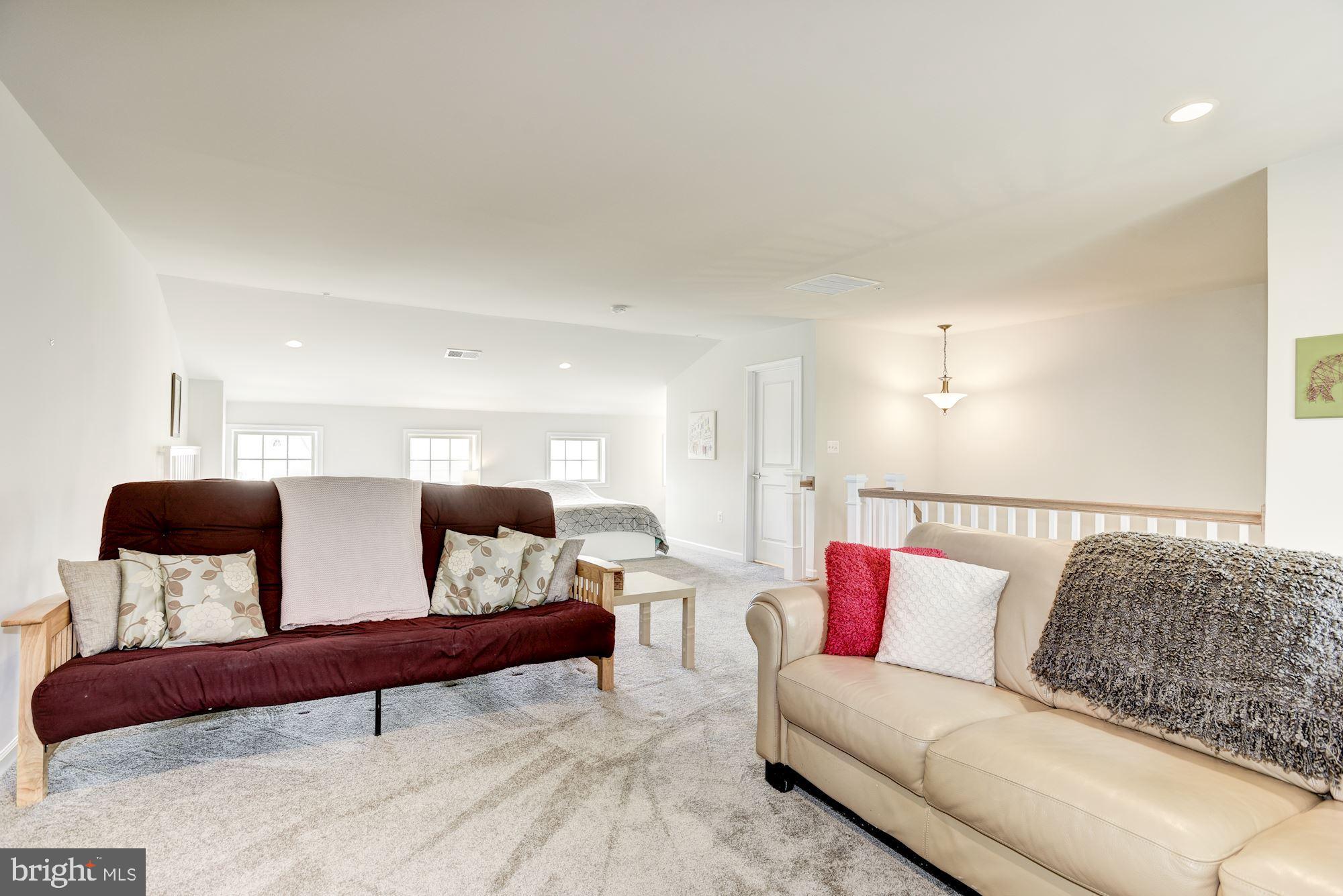 LOUDOUN VALLEY ESTATES - Residential