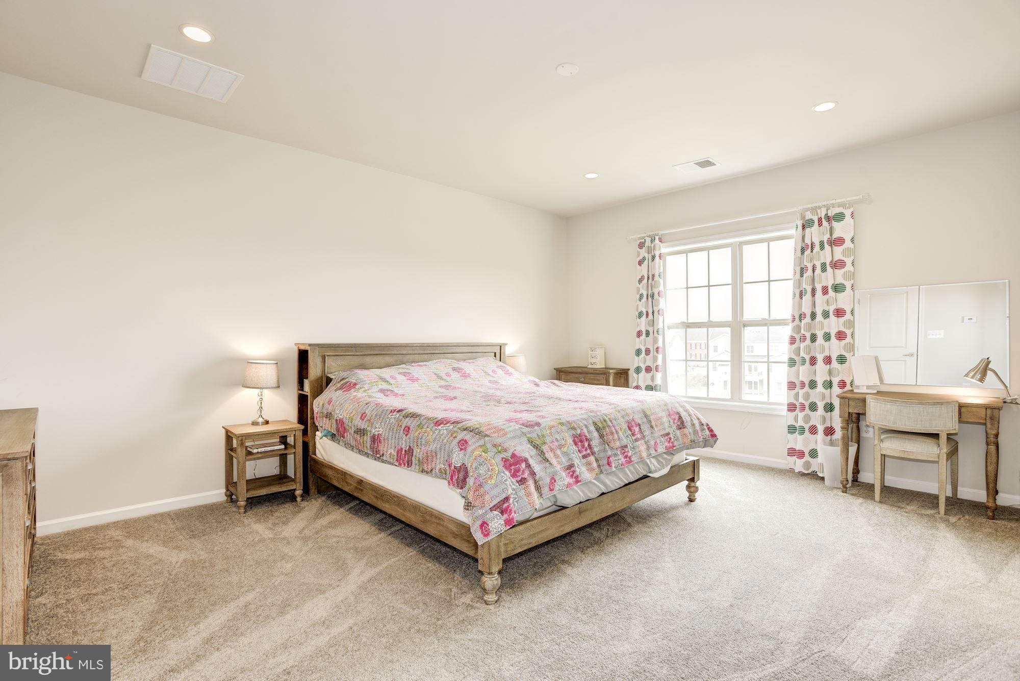 LOUDOUN VALLEY ESTATES - Residential