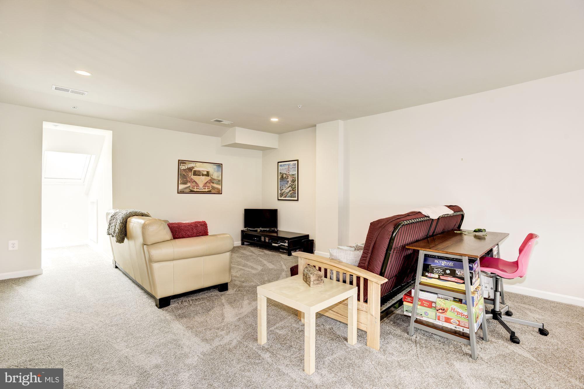 LOUDOUN VALLEY ESTATES - Residential