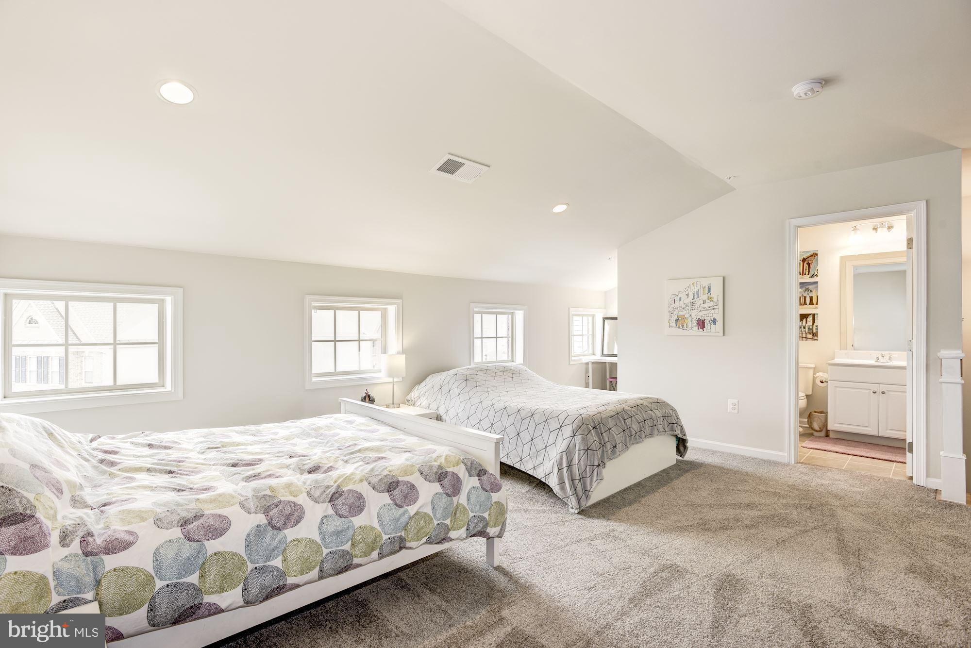 LOUDOUN VALLEY ESTATES - Residential