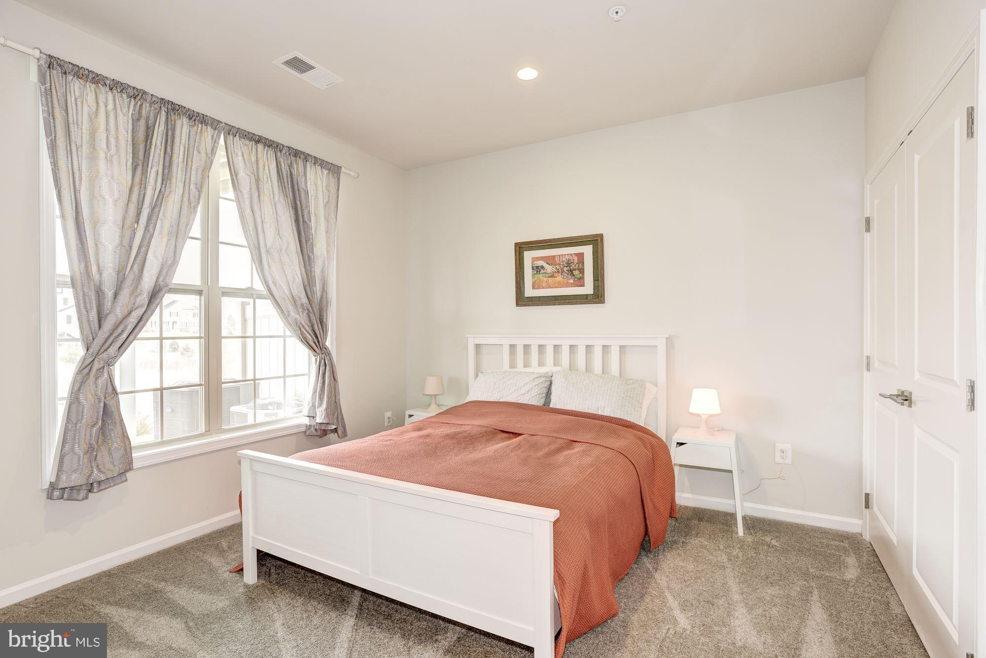 LOUDOUN VALLEY ESTATES - Residential