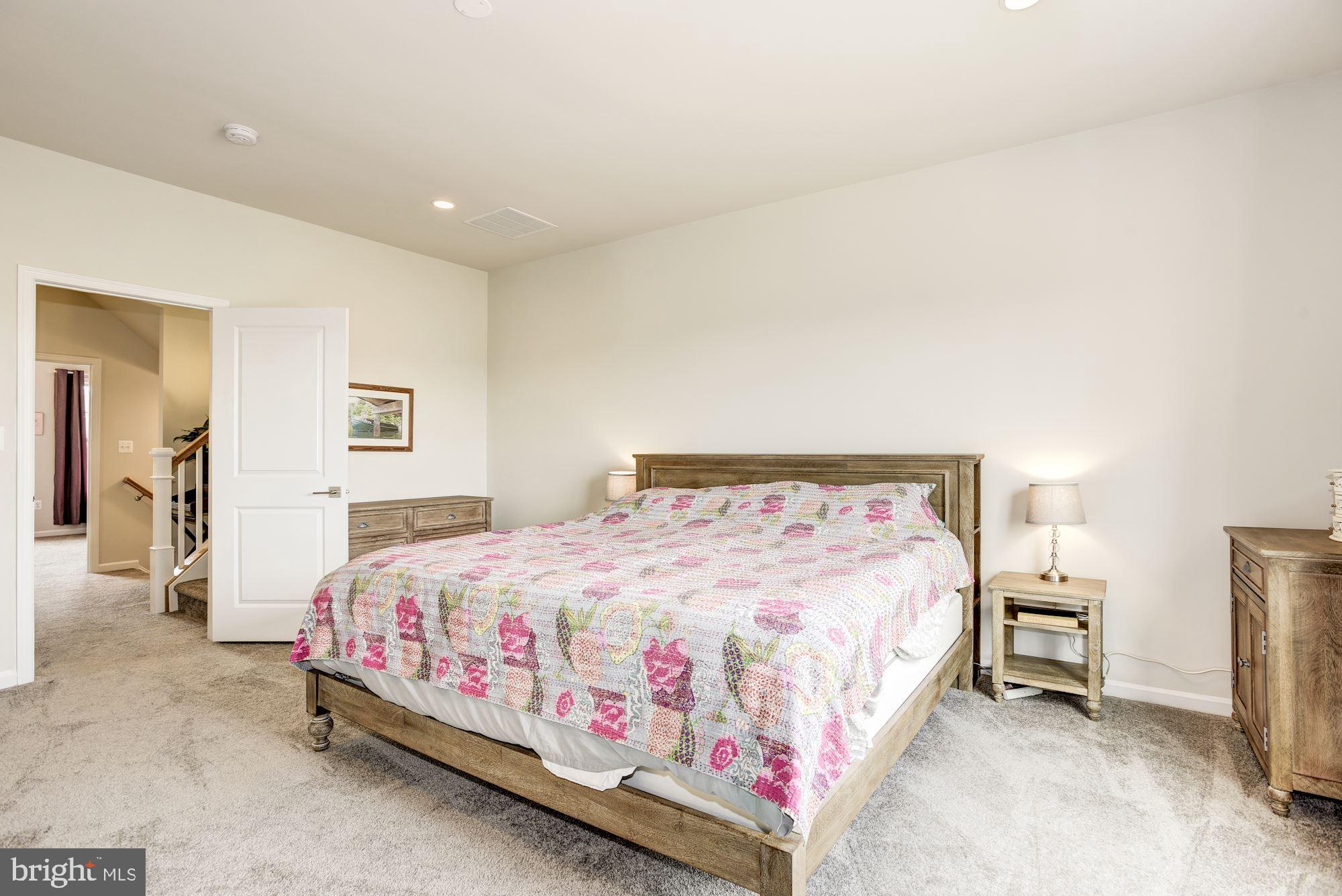 LOUDOUN VALLEY ESTATES - Residential