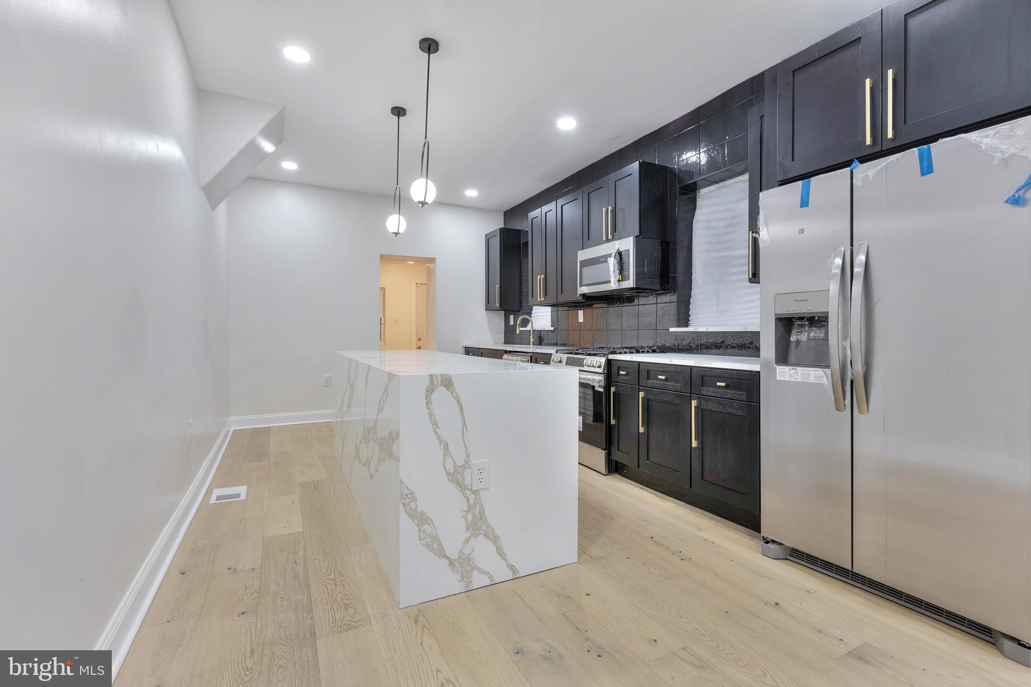 3009 W OXFORD STREET