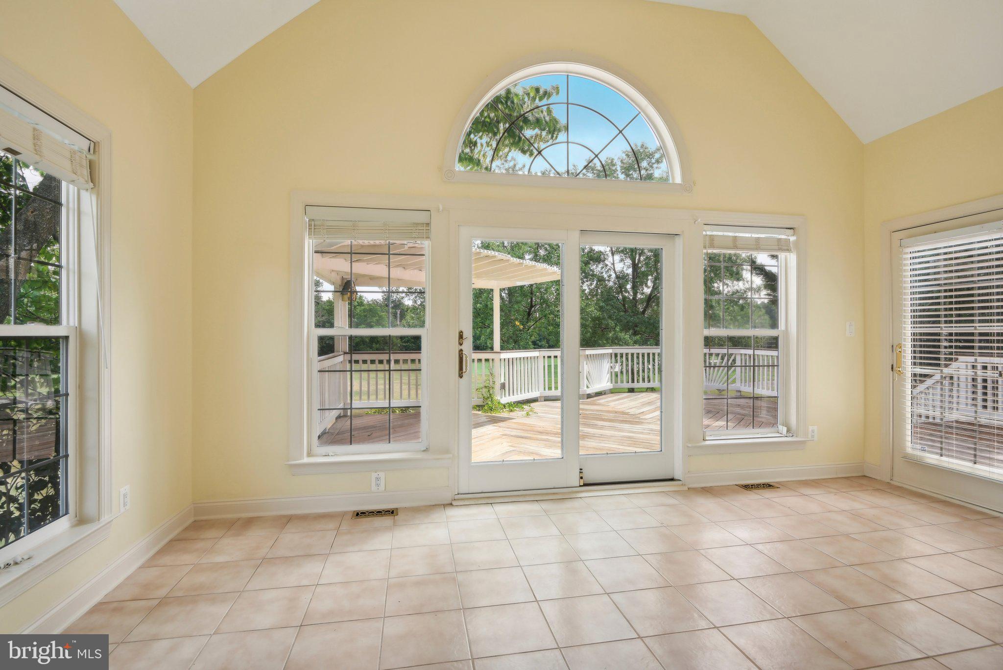 BELMONT COUNTRY CLUB - Residential Lease