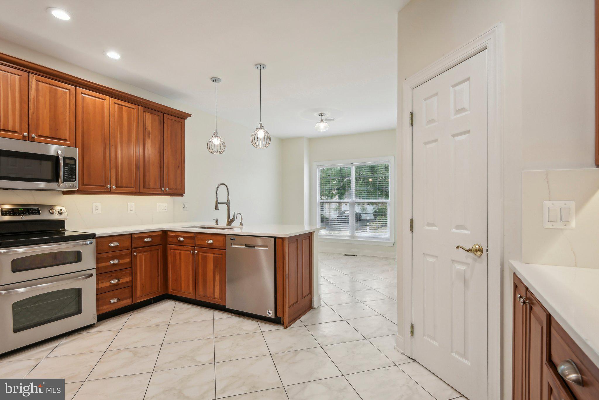 BELMONT COUNTRY CLUB - Residential Lease