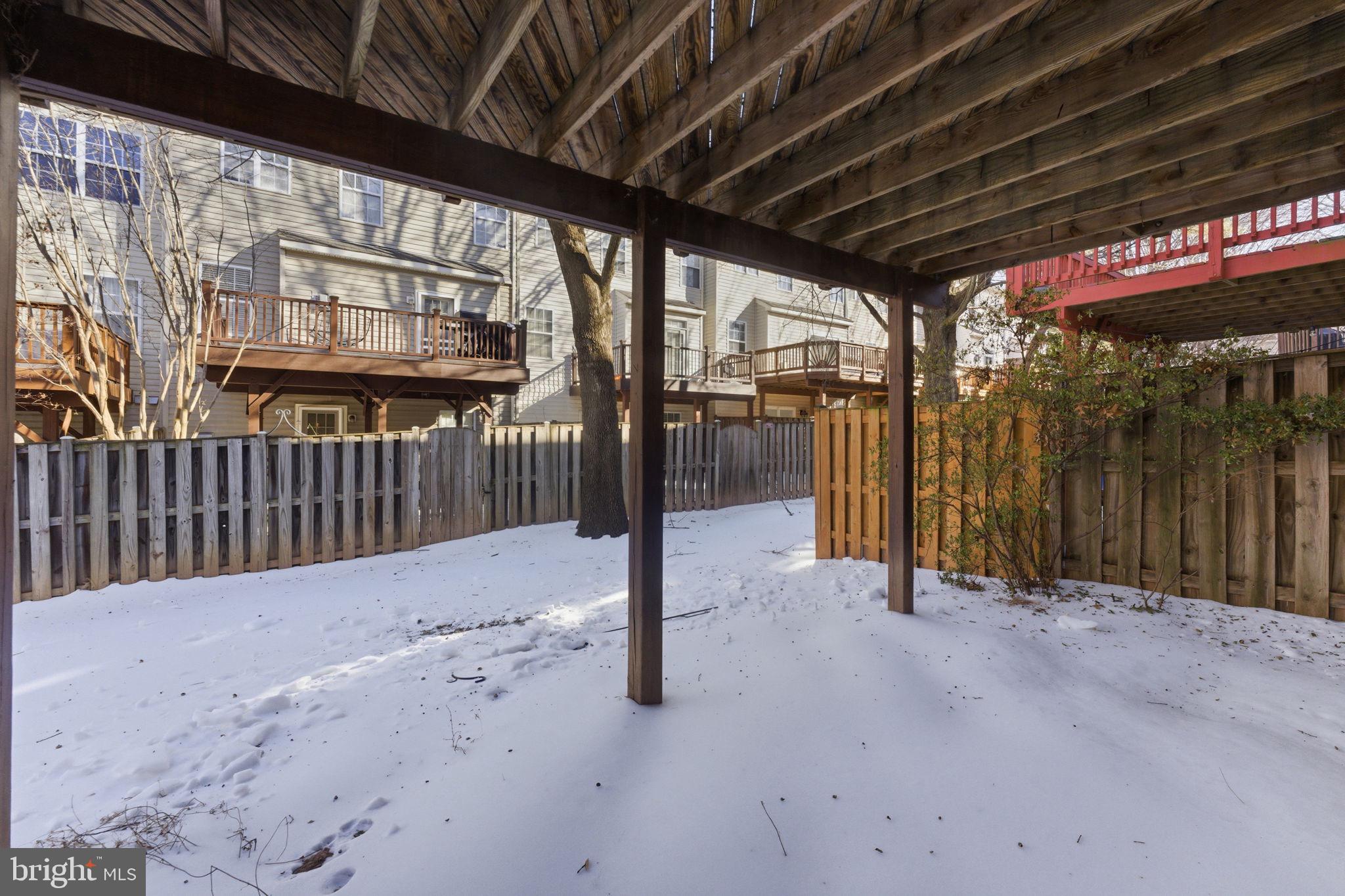 FAIR LAKES COURT - Residential