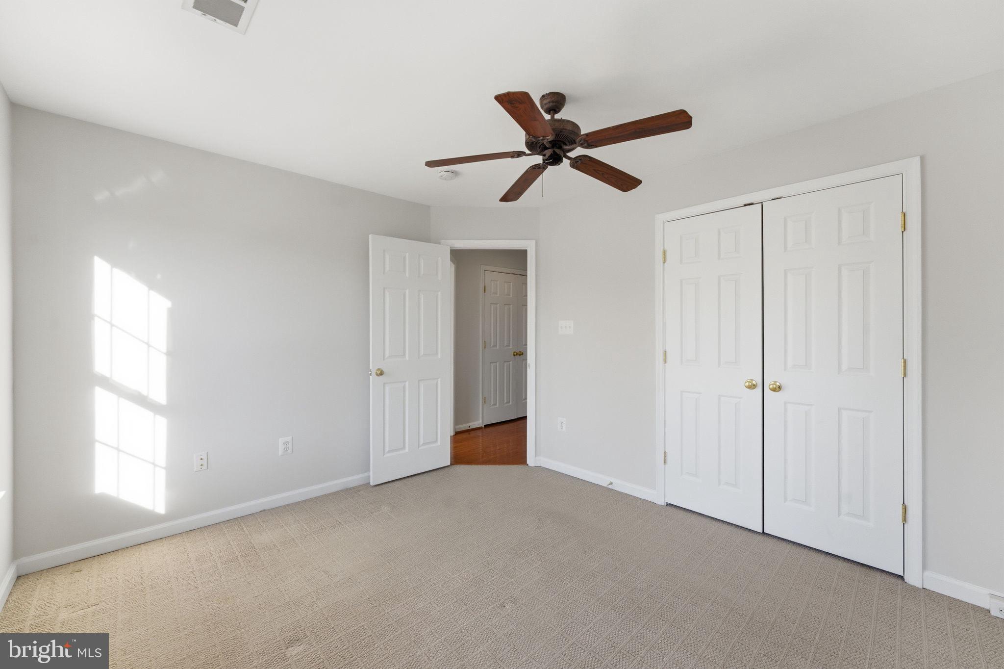 FAIR LAKES COURT - Residential