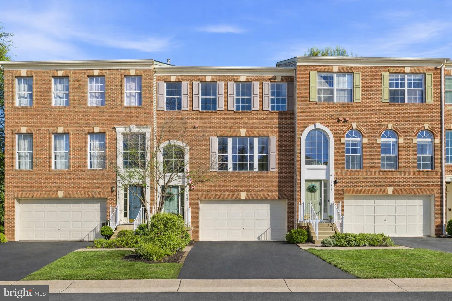 FAIR LAKES COURT - Residential