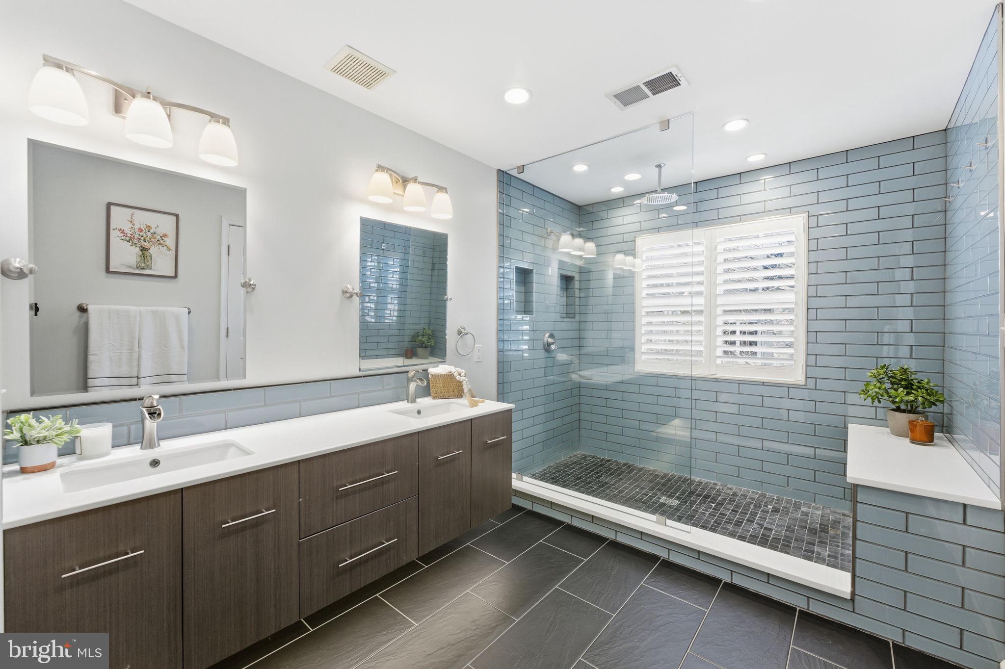 FAIR LAKES COURT - Residential