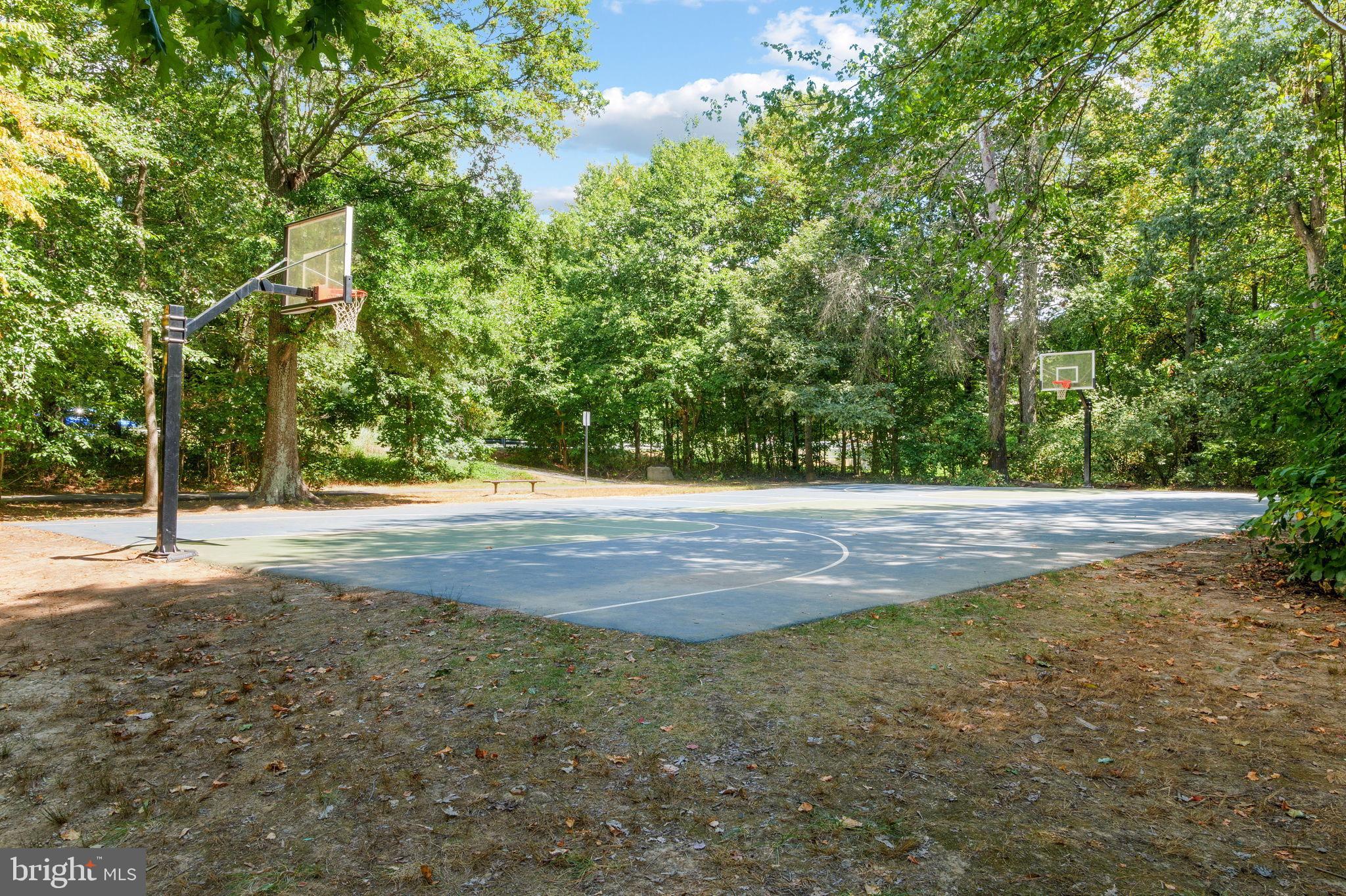 FAIR LAKES COURT - Residential