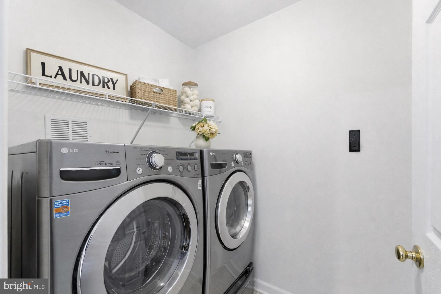 FAIR LAKES COURT - Residential