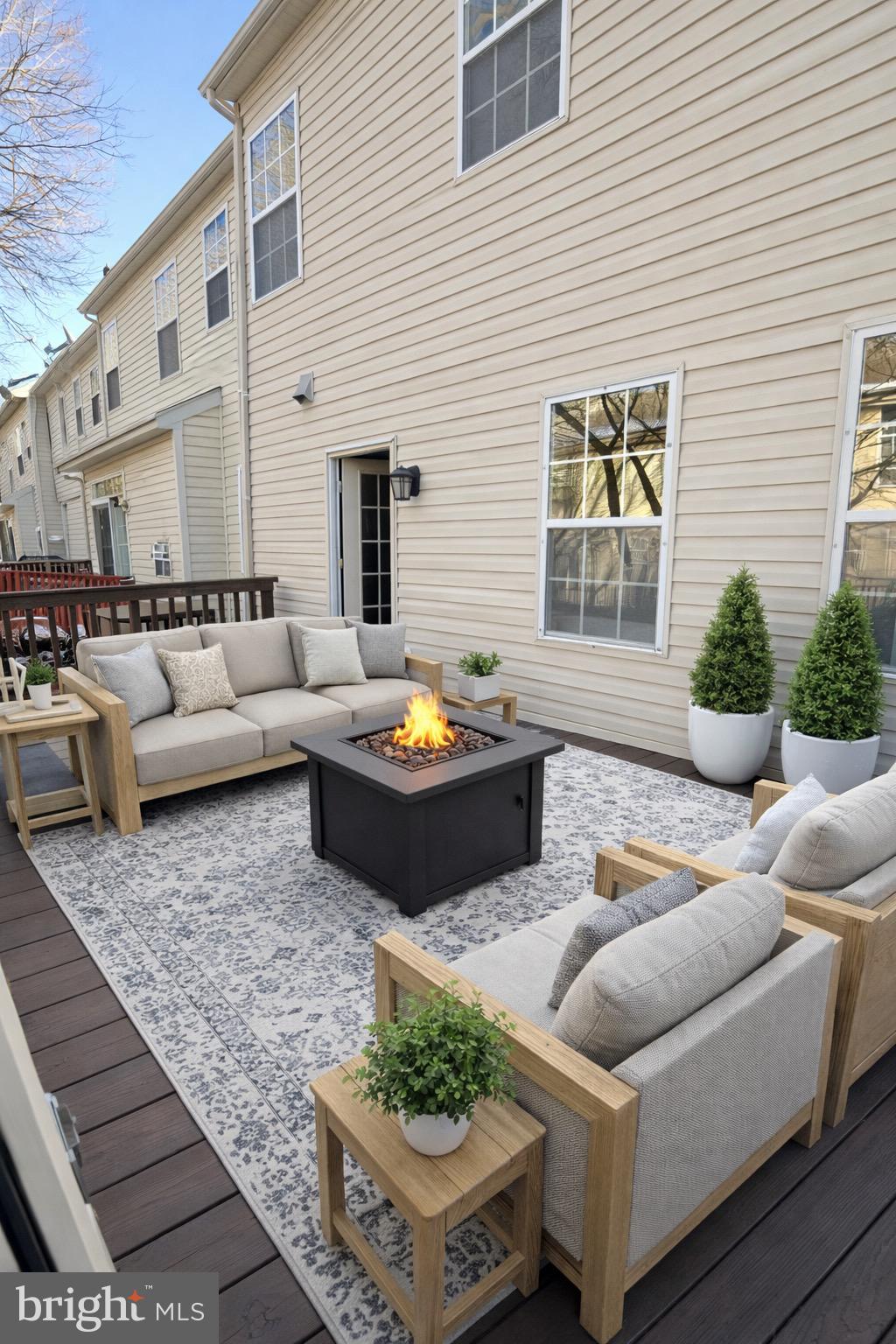 FAIR LAKES COURT - Residential