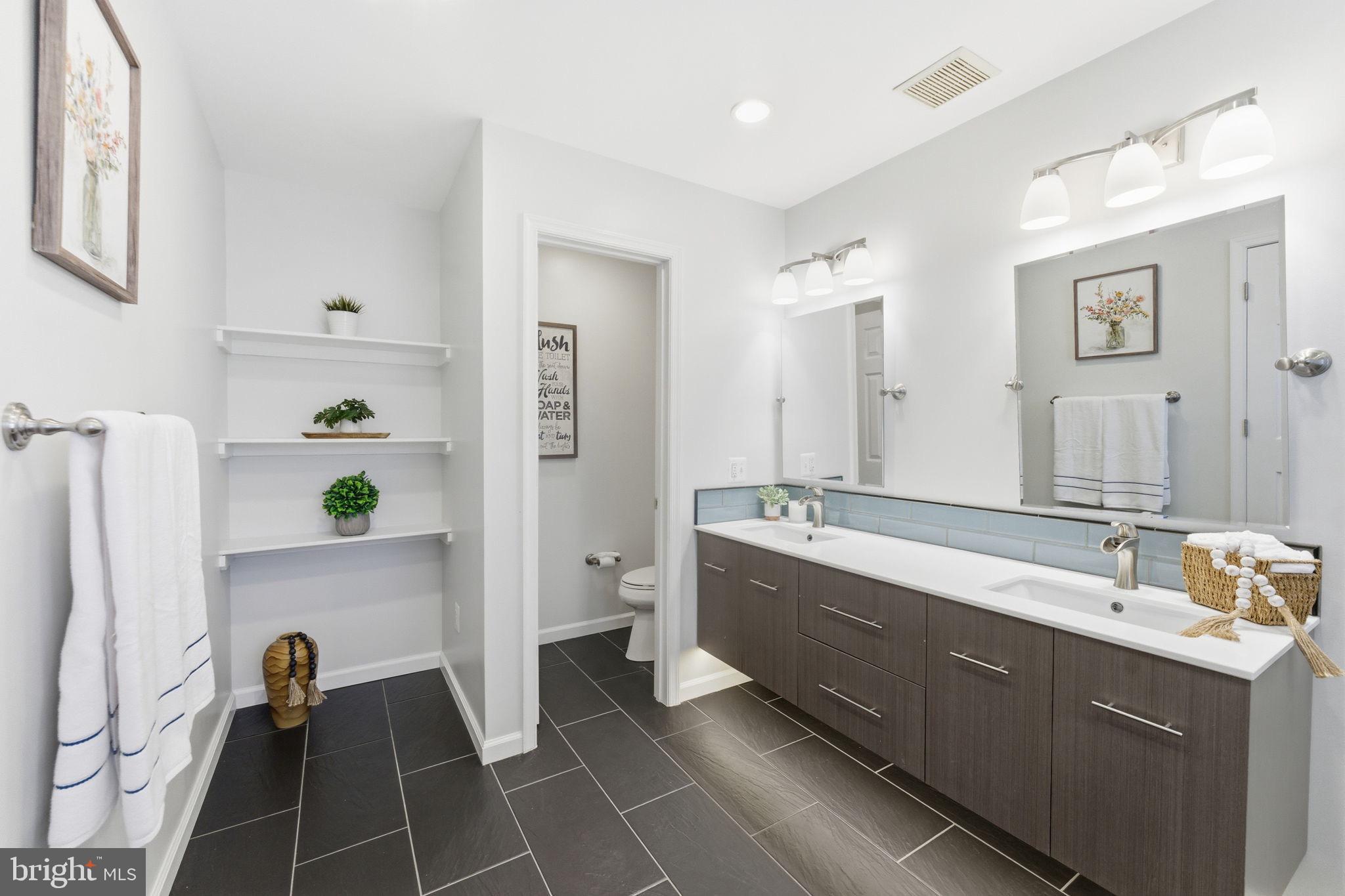 FAIR LAKES COURT - Residential