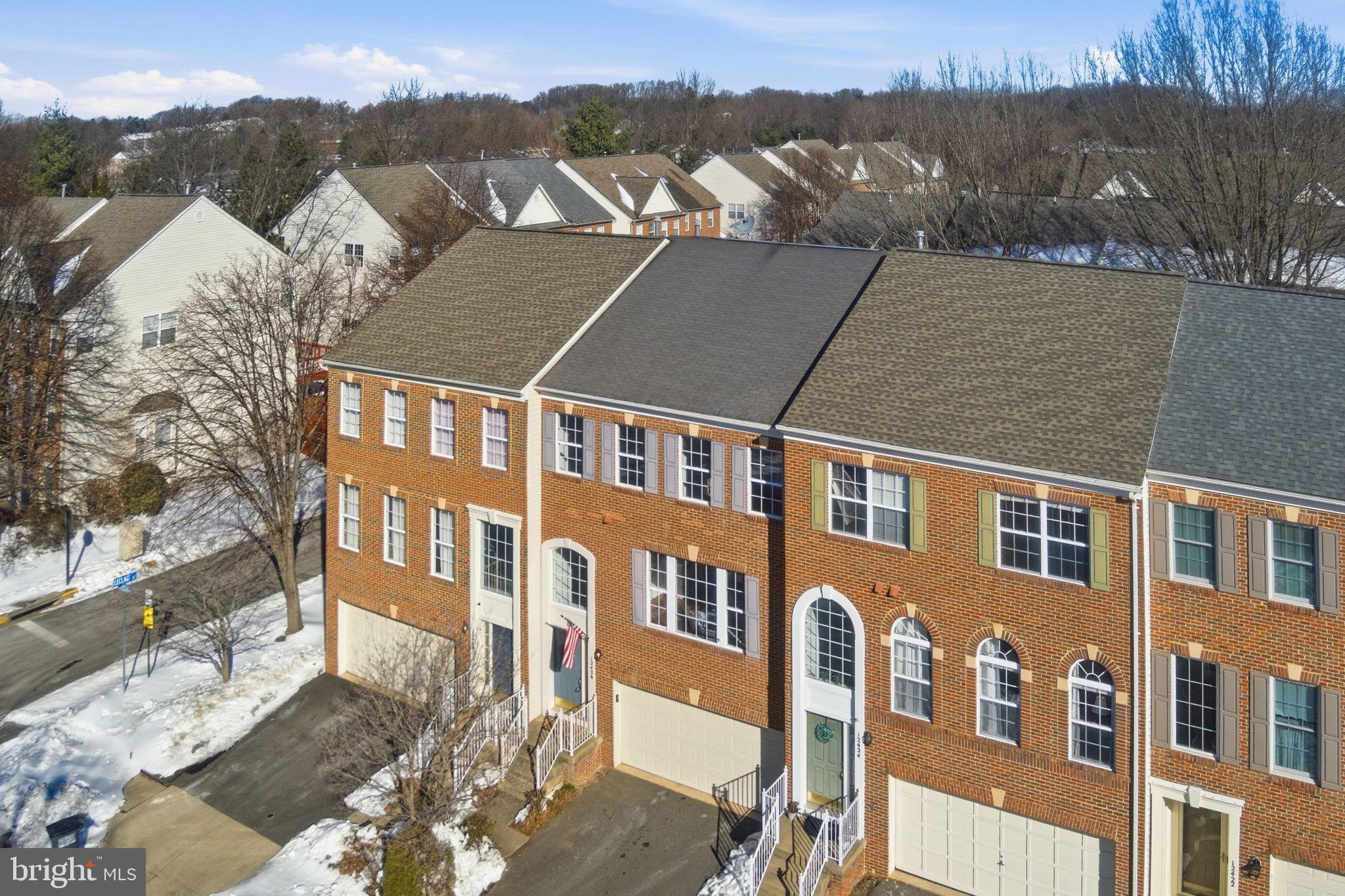 FAIR LAKES COURT - Residential