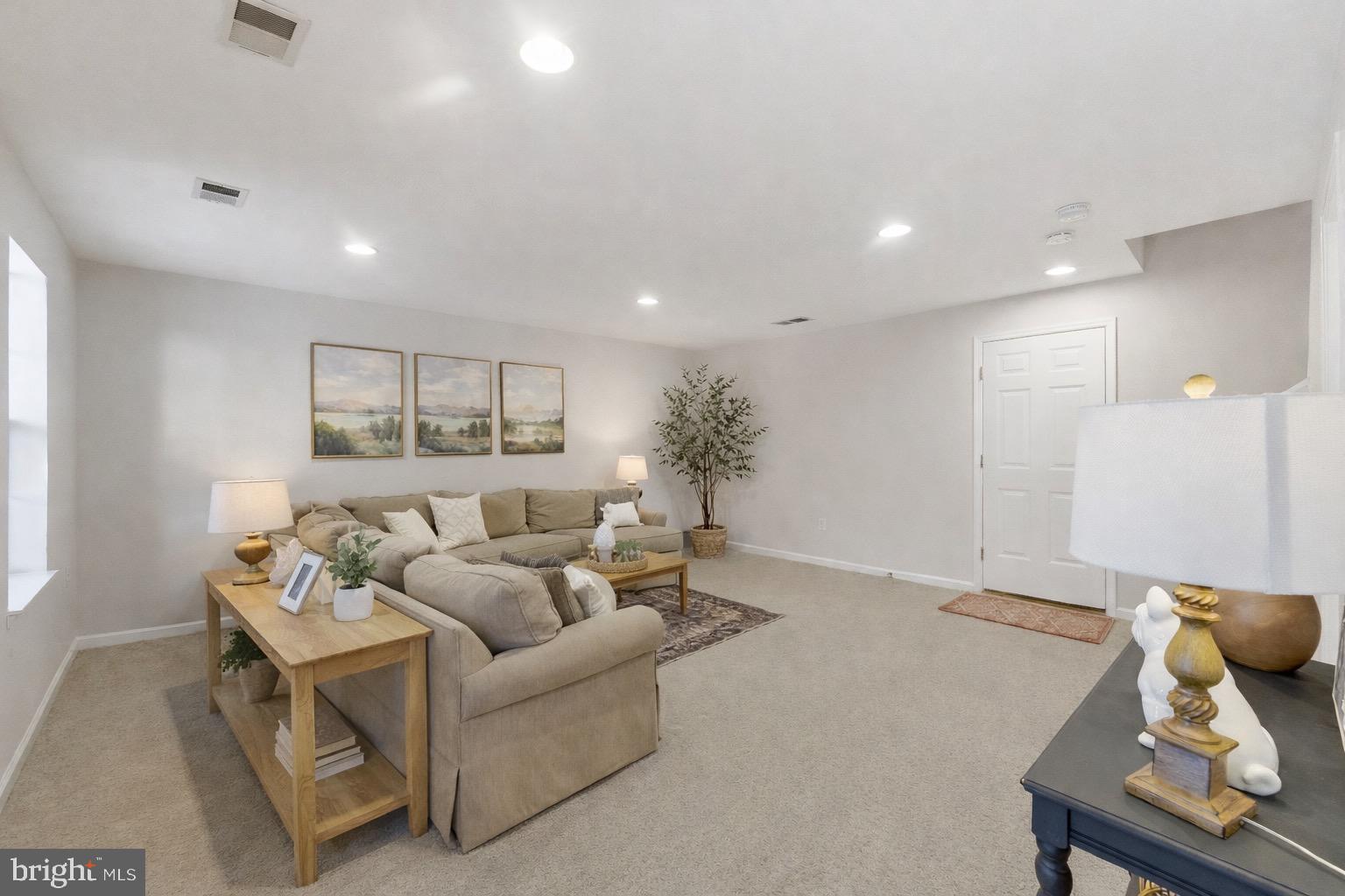 FAIR LAKES COURT - Residential