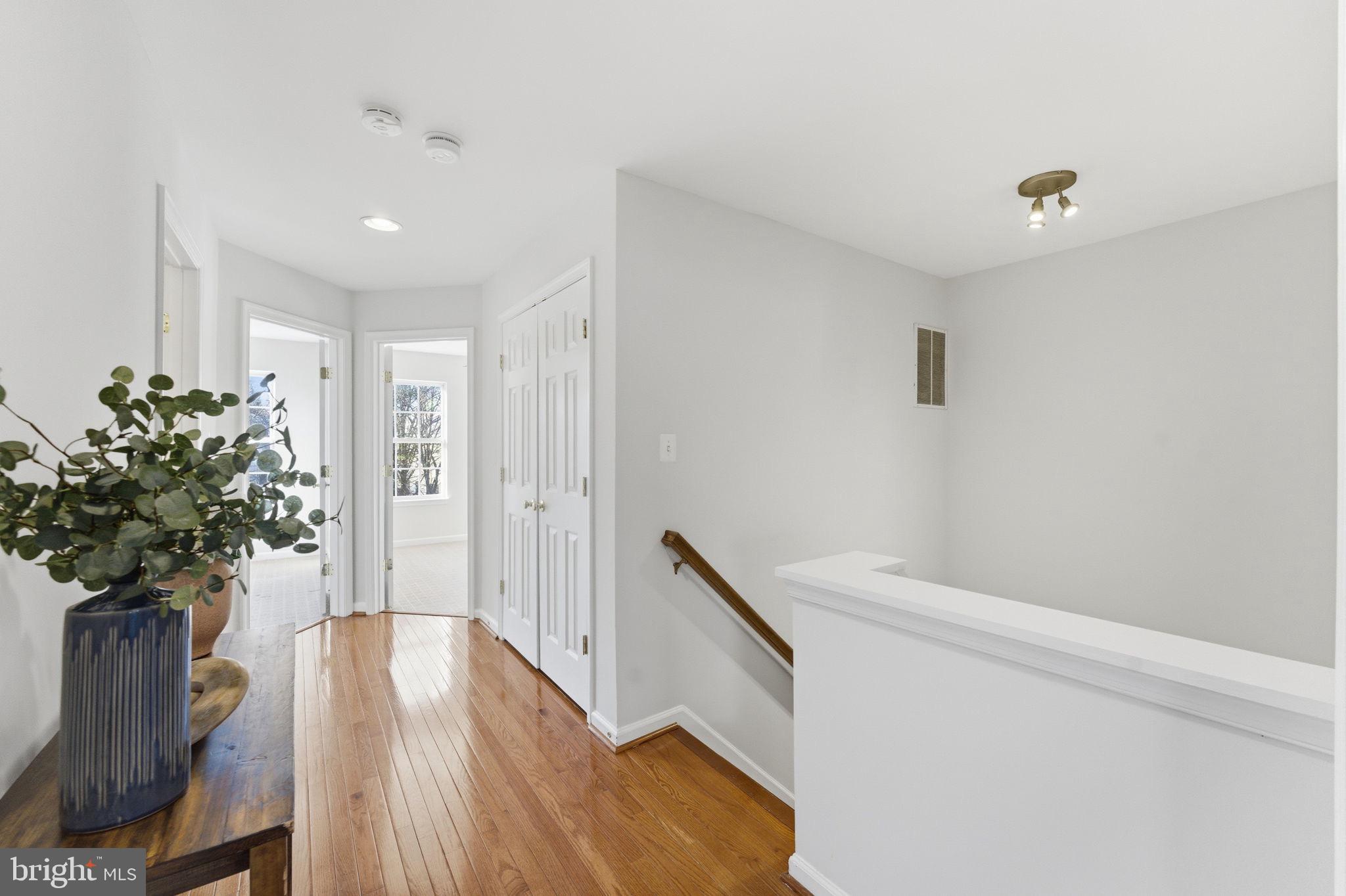 FAIR LAKES COURT - Residential