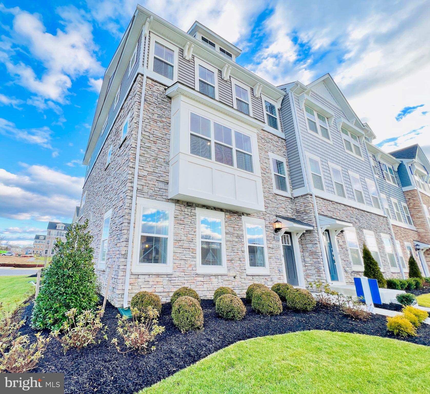 August 2024 Delivery! Welcome Home to the Brand New Luxury Townhome with a spacious recreation room and two-car rear garage. This open floorplan combines a modern kitchen w/stainless steel appliances, ready for creating chef-inspired meals and entertaining friends and family at the spacious center island., inviting Great Room with the choice to add an optional deck. The owner’s suite with an en-suite and generous walk-in closet is nestled into a private corner of the home. The secondary bedrooms provide a private refuge from the main living areas.
Prices and features may vary and are subject to change. Photos are for illustrative purposes only.