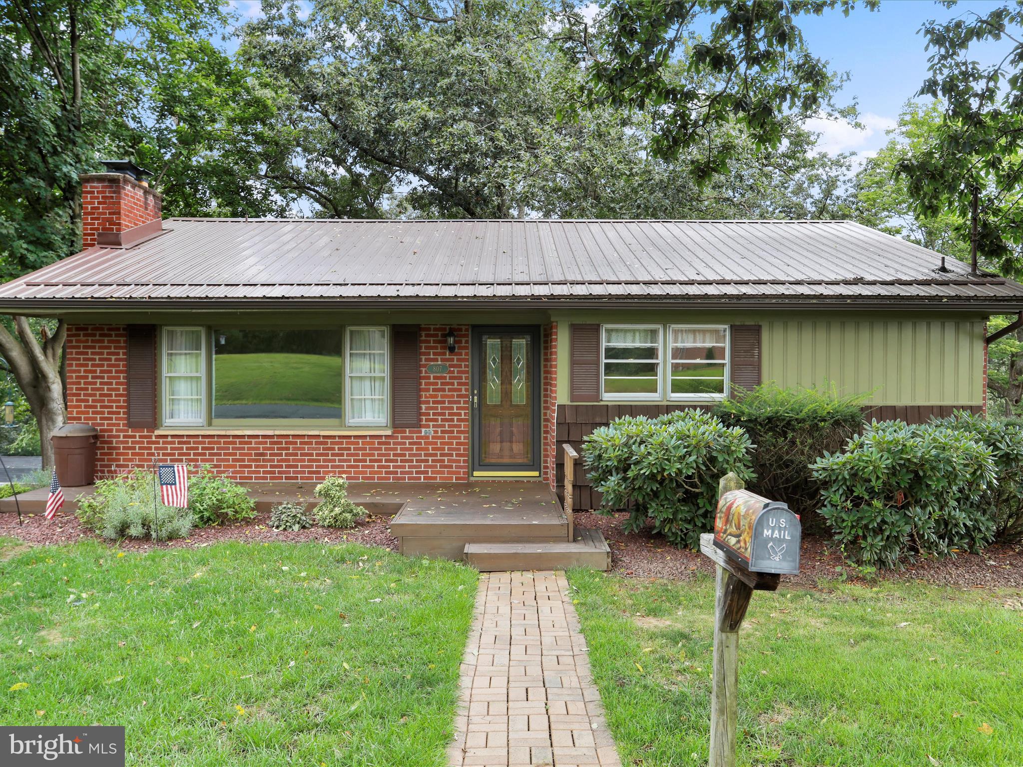 807 VALLEY VIEW DRIVE