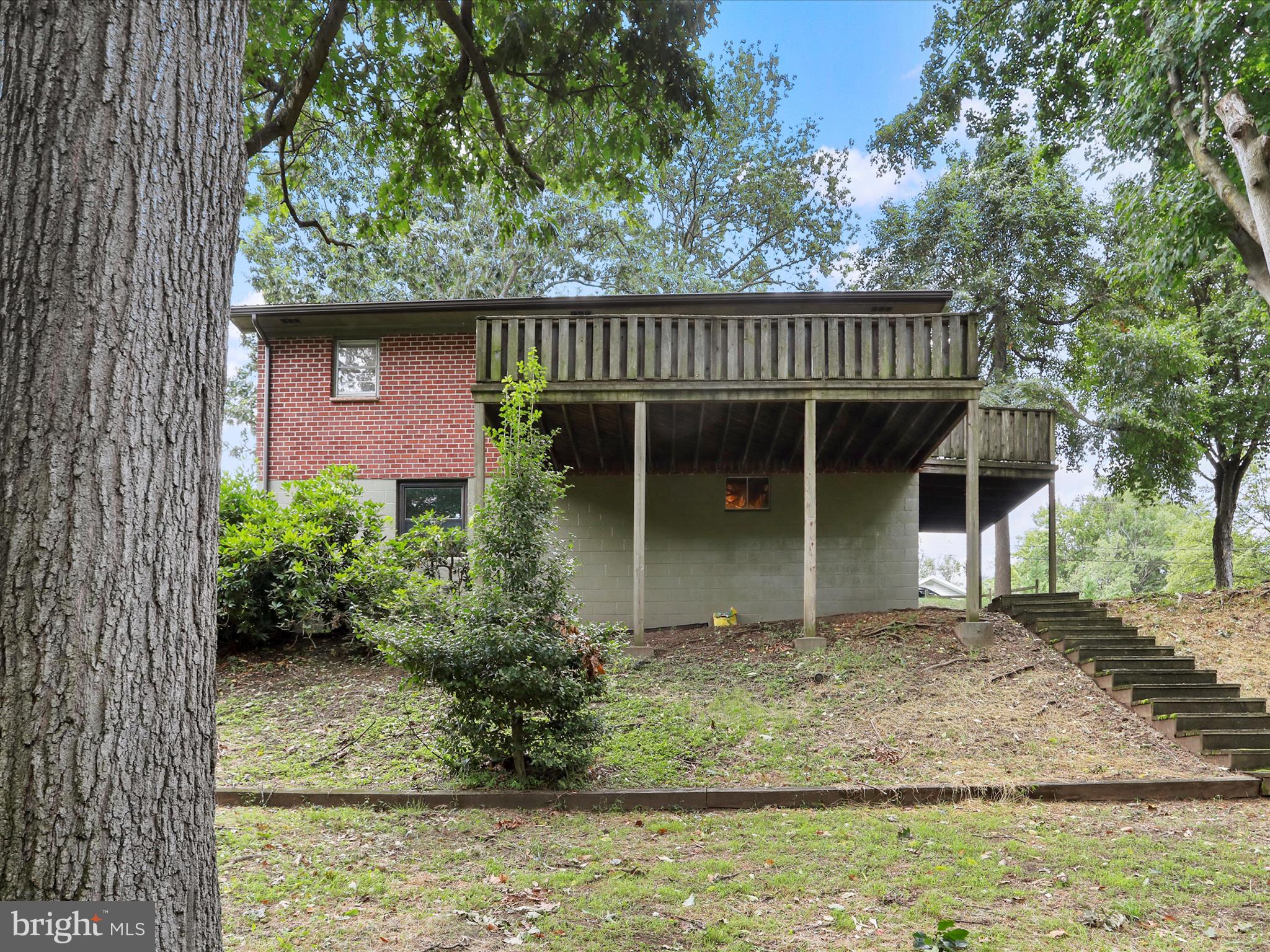 807 VALLEY VIEW DRIVE