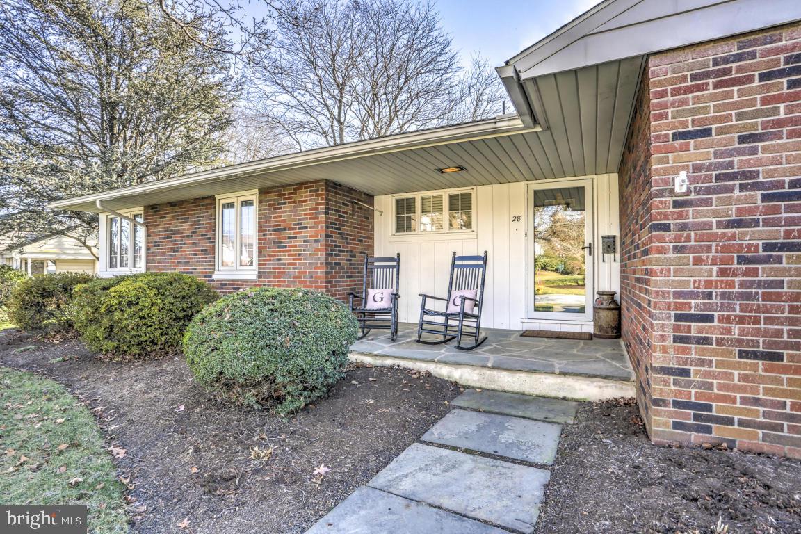 Classy all brick 1-story living on quiet street overlooking miles of farmland! Open layout w/hardwood/tile flrs, recessed lighting, authentic wood burning fireplace w/wood mantle/slate hearth, and built-ins throughout. Spacious eat in kitchen w/trendy "old time" porcelain sink and extra wide window overlooking stunning countryside, flat top stove/stainless dishwasher - plus formal dining area. Lovely remodeled bathroom w/wainscoting