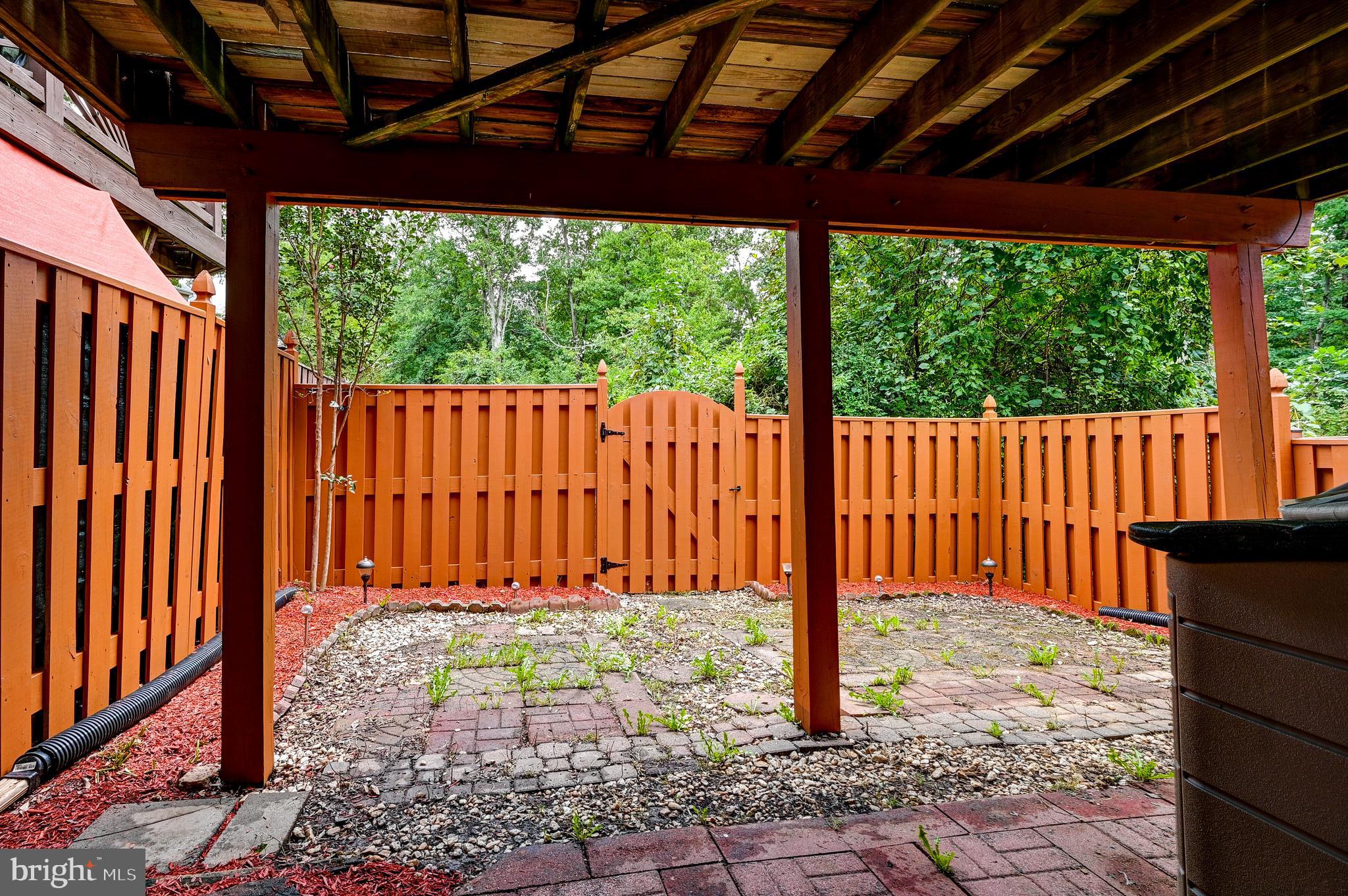 CLARY'S FOREST - Residential Lease