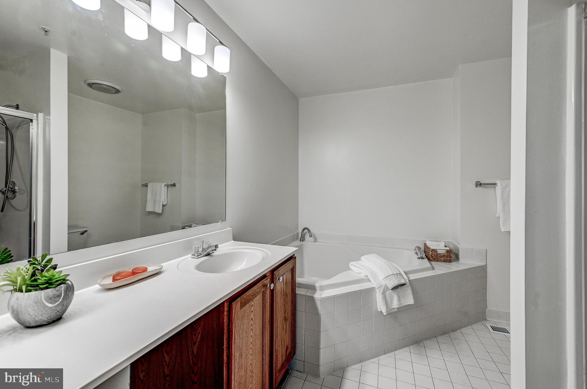 CLARY'S FOREST - Residential Lease