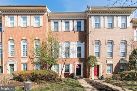 4655 Lambert Drive, Alexandria, VA MLS: VAAX2054456