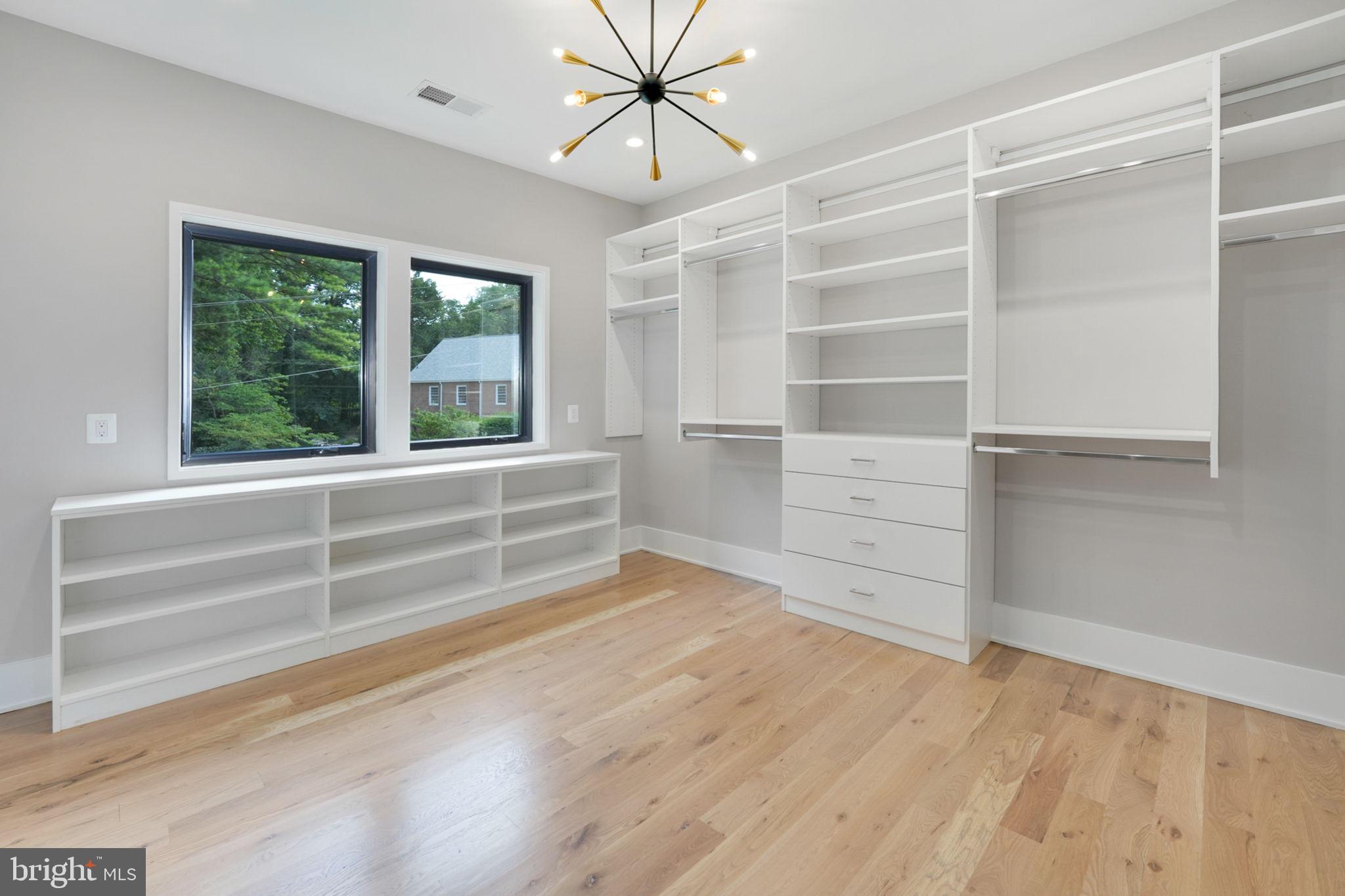 CHAIN BRIDGE FOREST - Residential