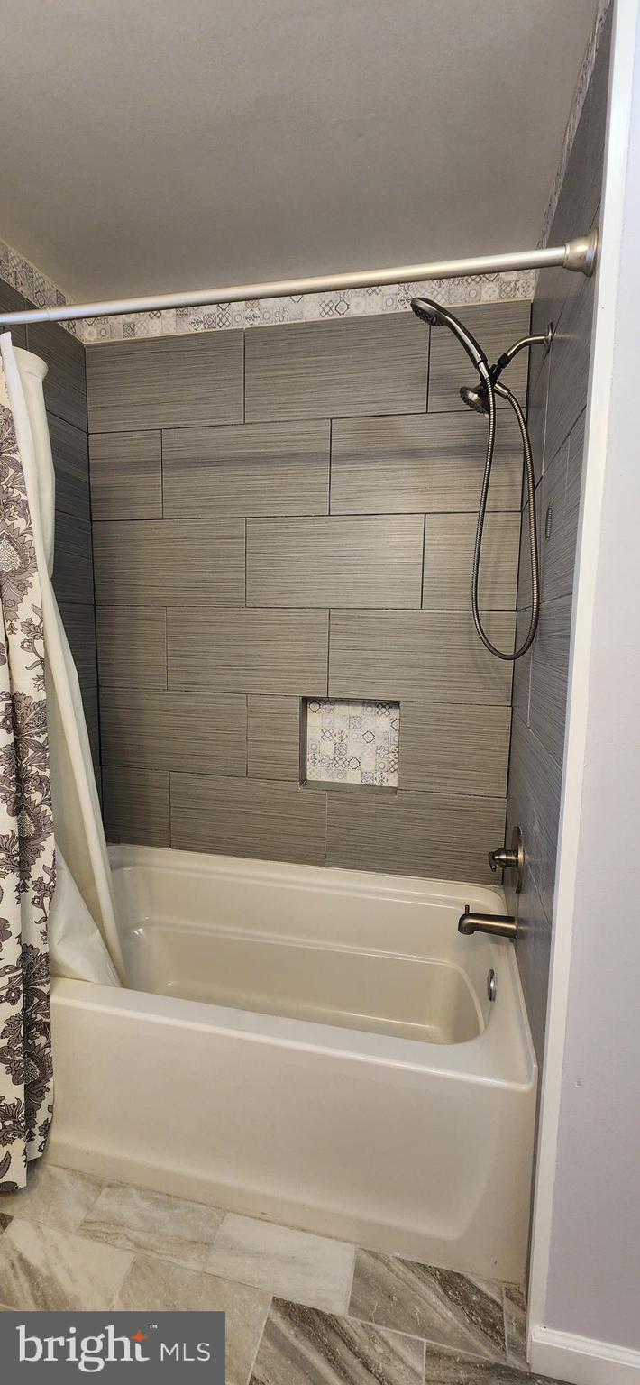 DRUM POINT - Residential Lease