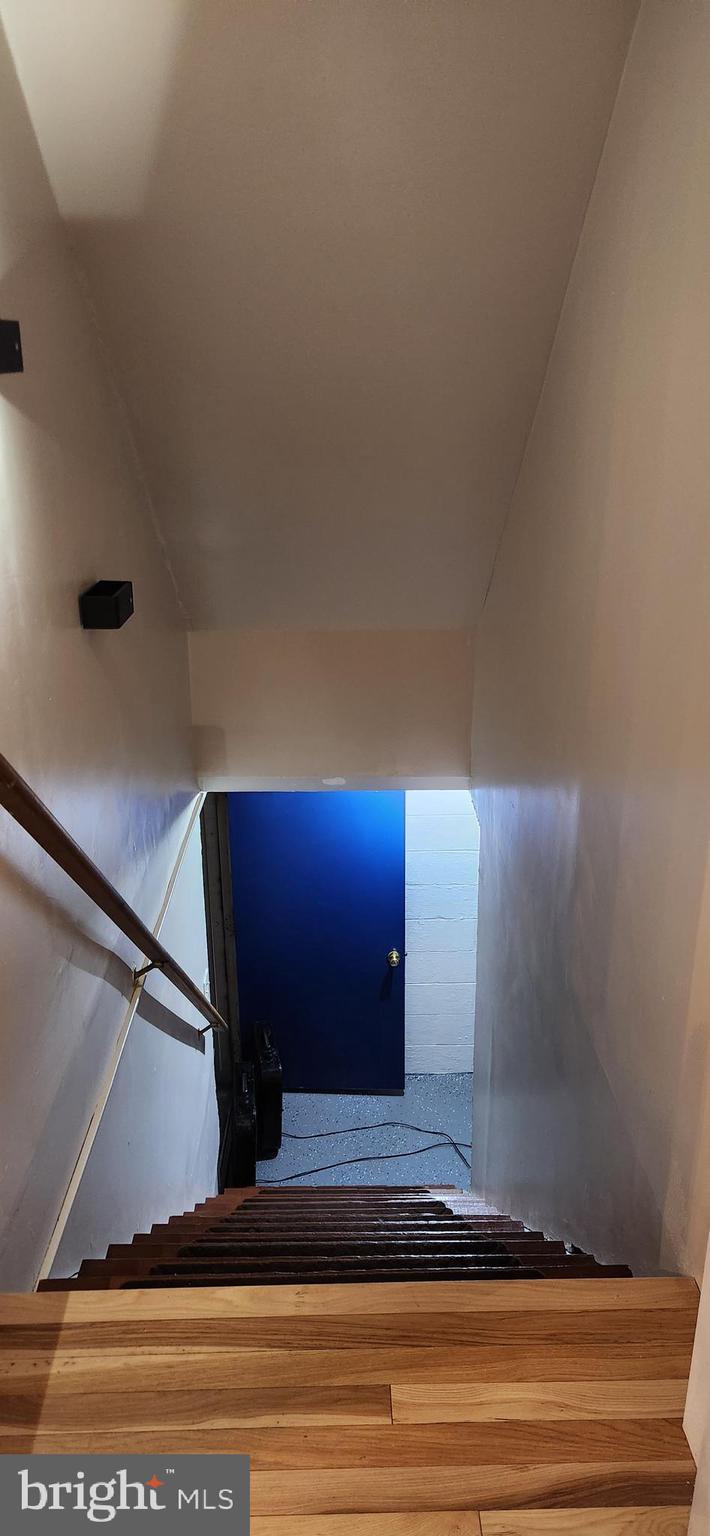 DRUM POINT - Residential Lease