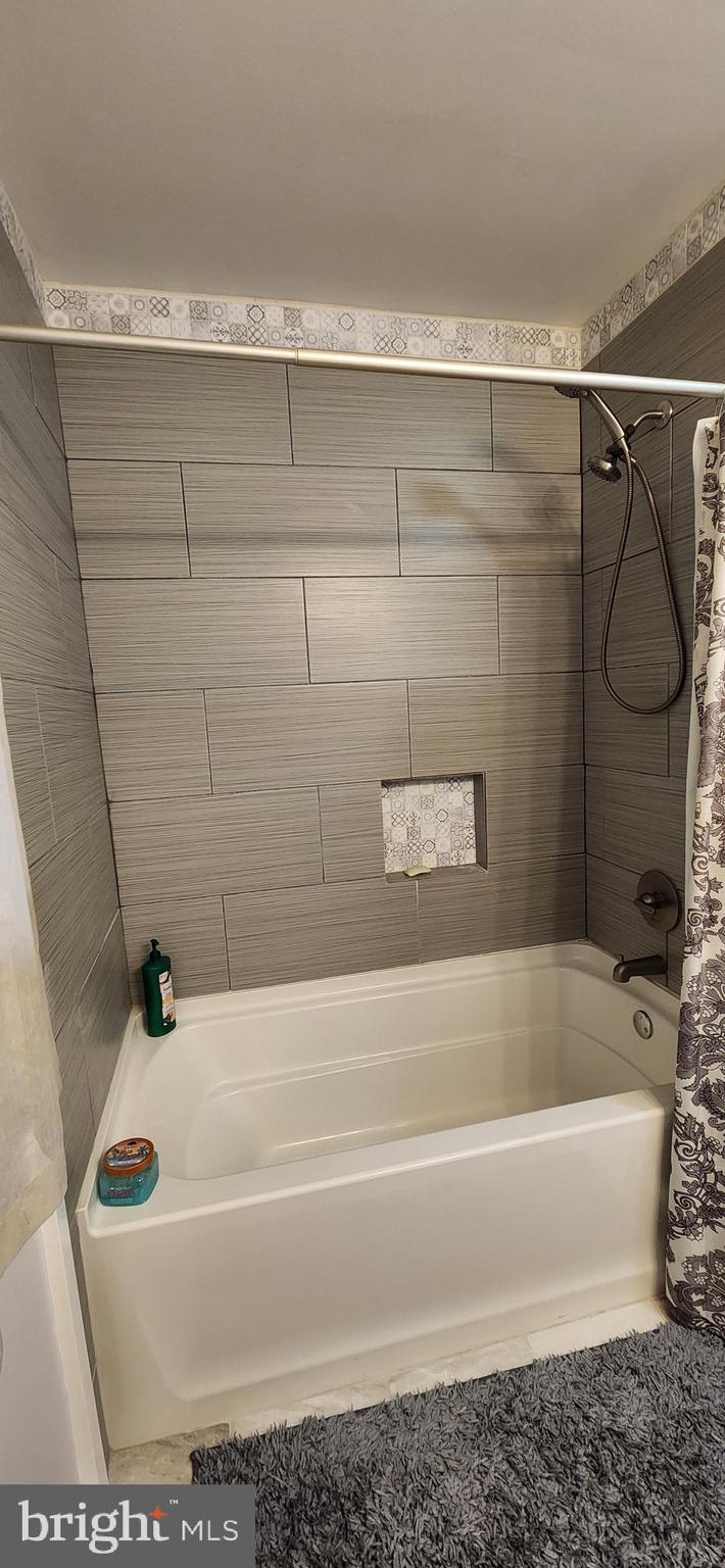 DRUM POINT - Residential Lease