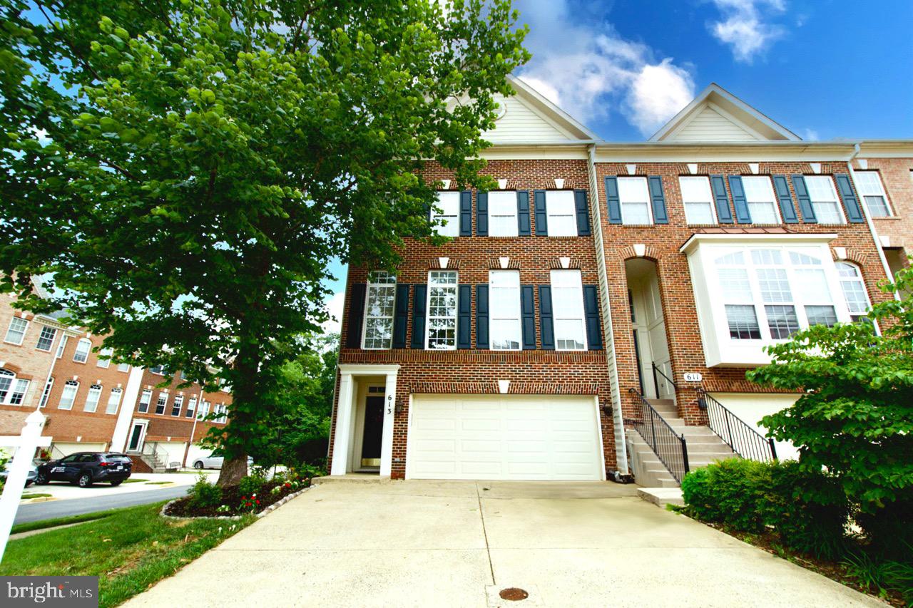 End unit Townhouse 3BR/3.5BA with 2,390 sq ft of living space. 2 car garage, with massive driveway. Deck and patio for entertaining and relaxing, a rear fenced yard facing trees for privacy, a beautiful kitchen with granite countertops and stainless steel appliances. Close to shopping, dining & commuting.