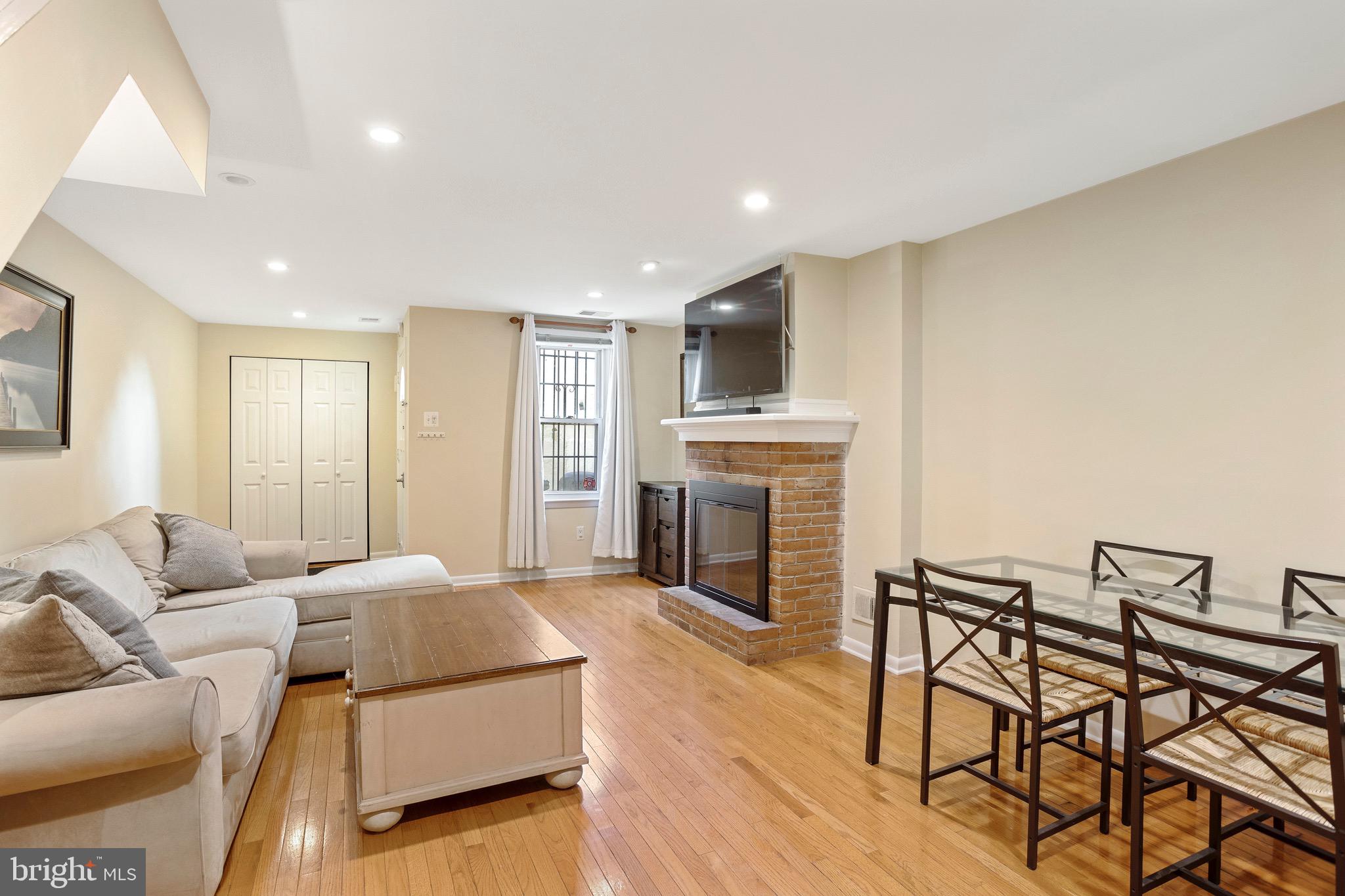 1110 LOMBARD STREET 17