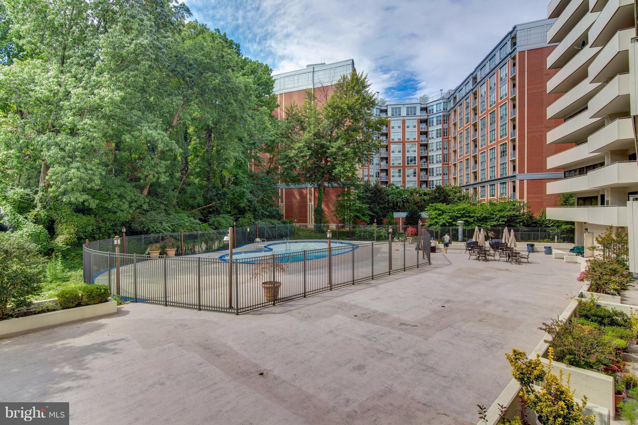 CARLYLE HOUSE - Residential