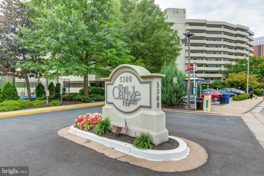5K PRICE DROP! 1 Bed/1 bath Arlington Condo for less than 170K  Over $20,000 in recent upgrades. New Laminate cherry wood floors. New paint.  New Stainless Steel appliances. New BR vanity & newer tub. HVAC 2010. New Stackable washer/dryer IN UNIT! Sliding glass door to terrace level balcony area. Metro bus at front door. 1 garage sp & storage unit. Pool & Gym. Minutes to Pentagon & DC. Location!!