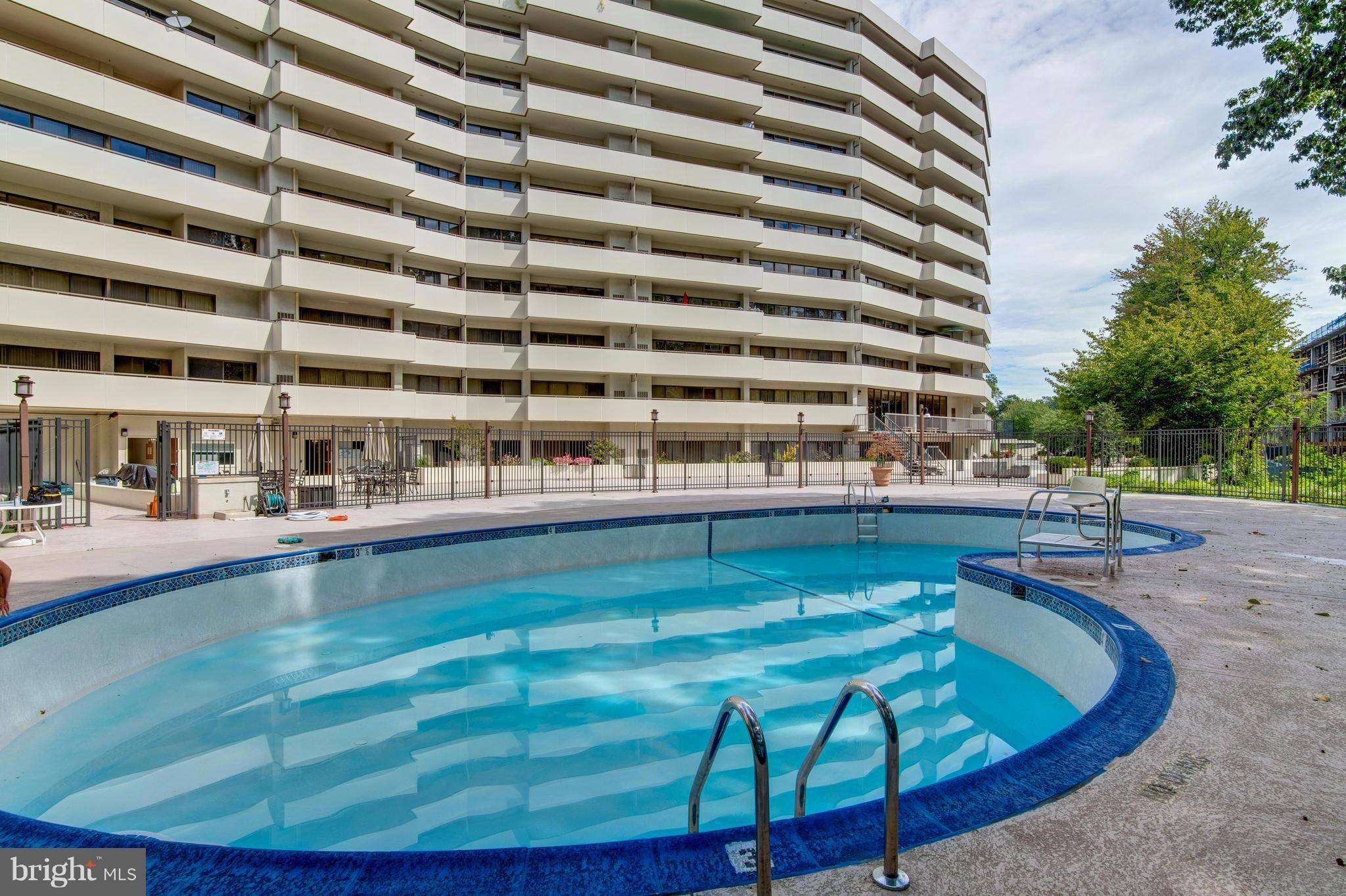 CARLYLE HOUSE - Residential