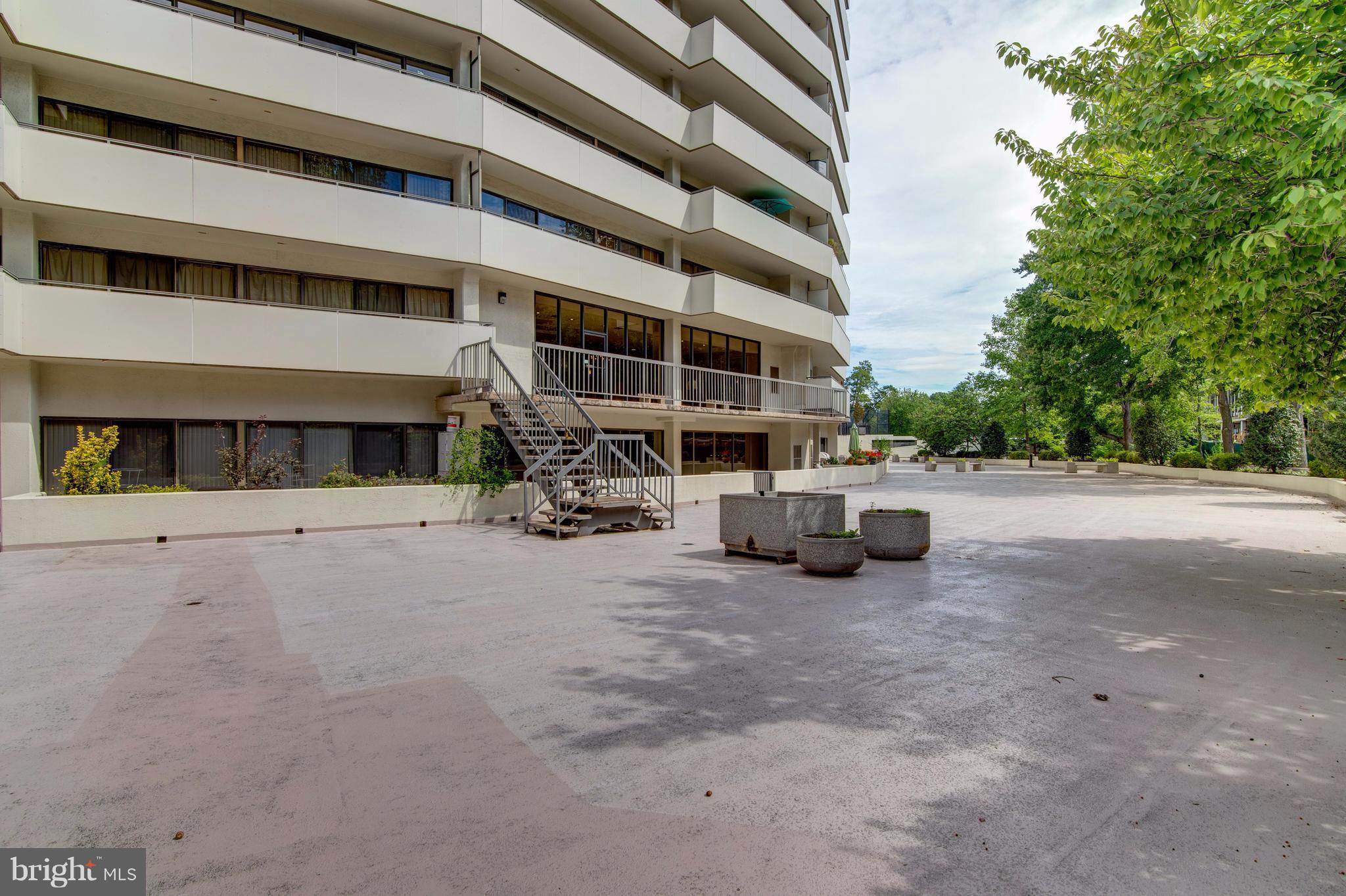 CARLYLE HOUSE - Residential