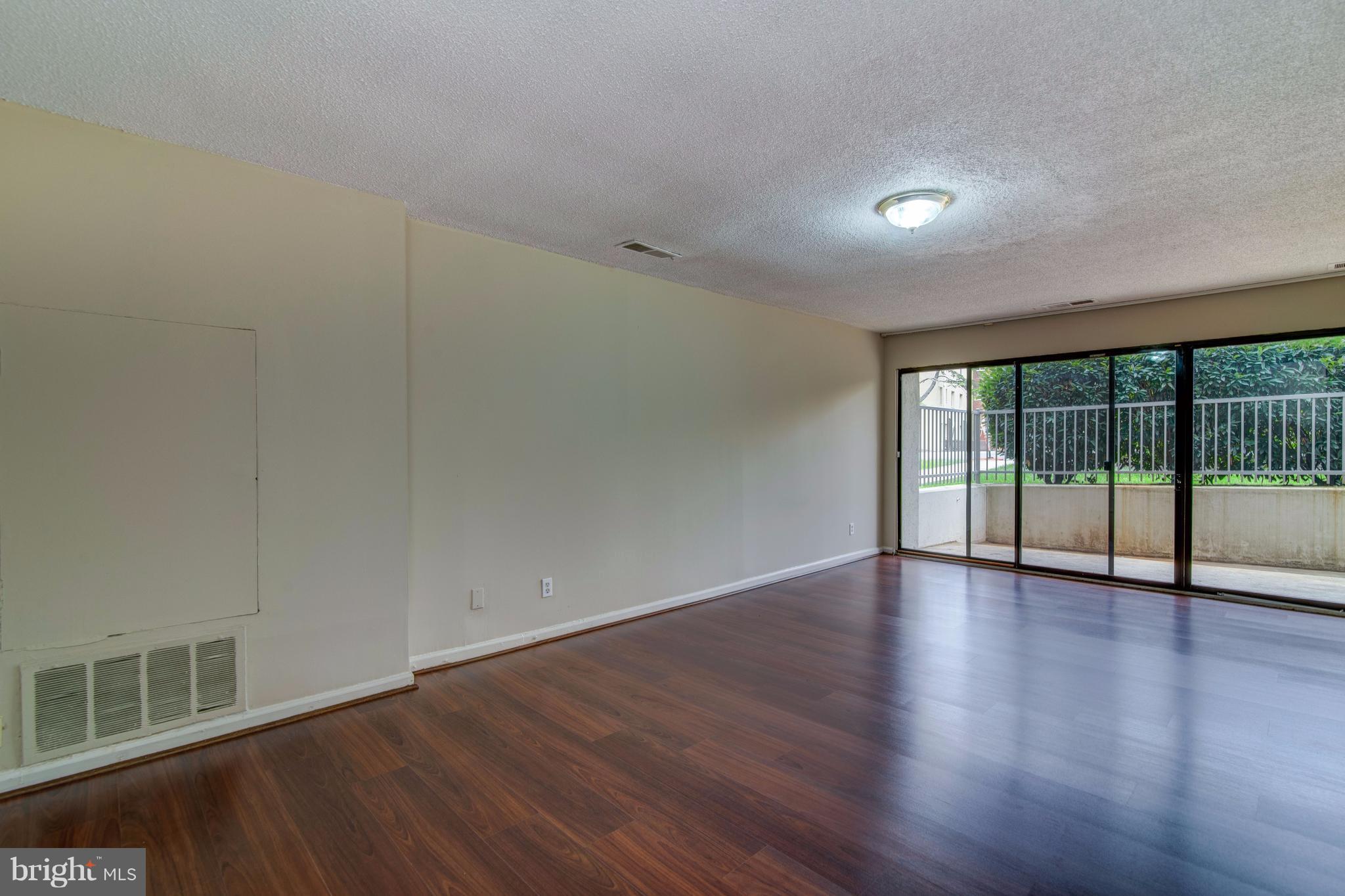 CARLYLE HOUSE - Residential