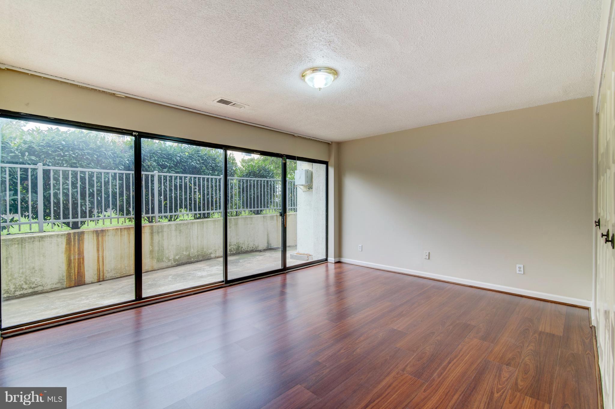 CARLYLE HOUSE - Residential